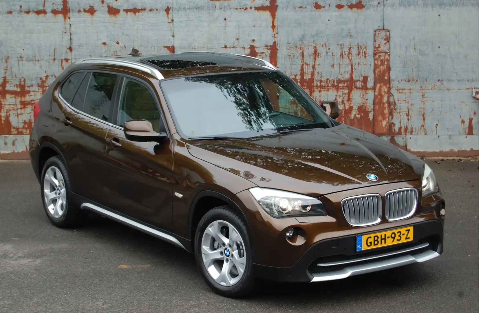BMW X1 xDrive28i A / Navi / Leder / Xenon / Youngtimer / Bruin - 2