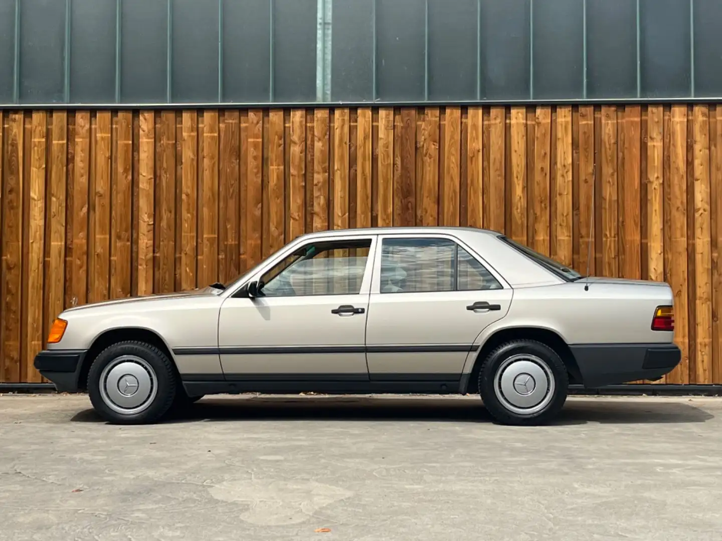 Mercedes-Benz 250 D W124 Automatik, 1a Zustand, nur 137 Tkm - 2