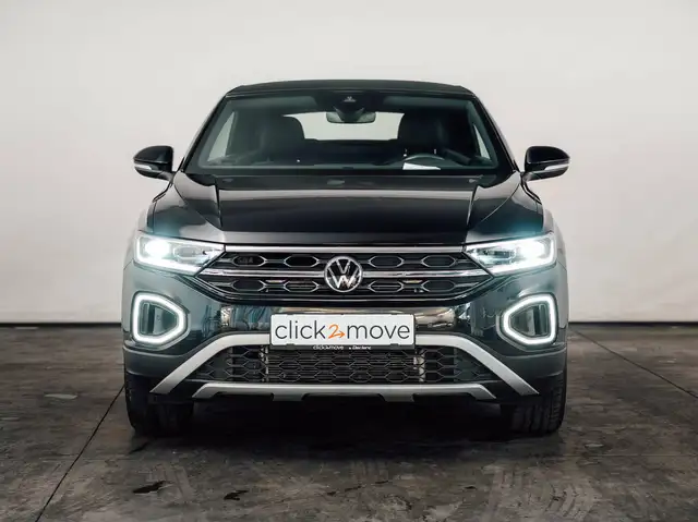 Volkswagen T-Roc view 3
