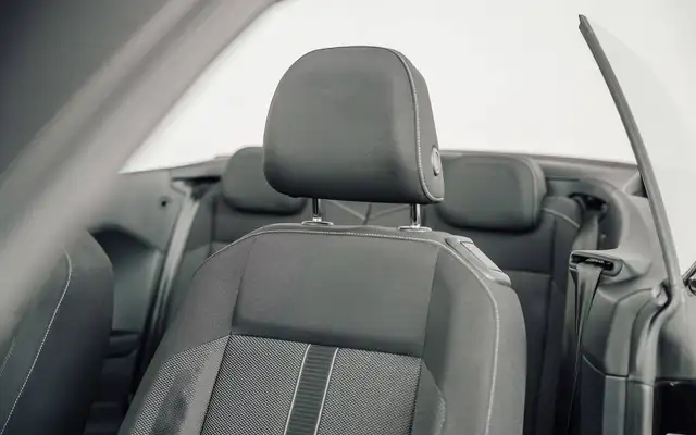 Volkswagen T-Roc view 12
