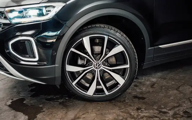 Volkswagen T-Roc view 8