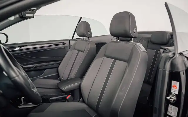 Volkswagen T-Roc view 11