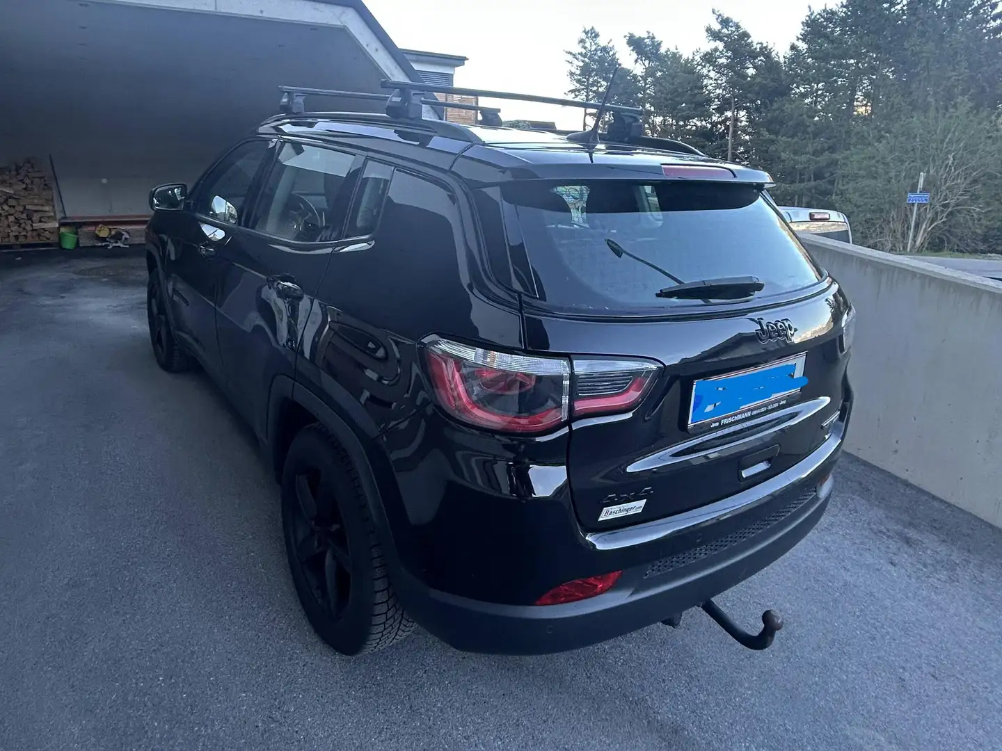 Jeep Compass Compass 2,0 MultiJet II 140 AWD Night Eagle Aut. N Schwarz - 2