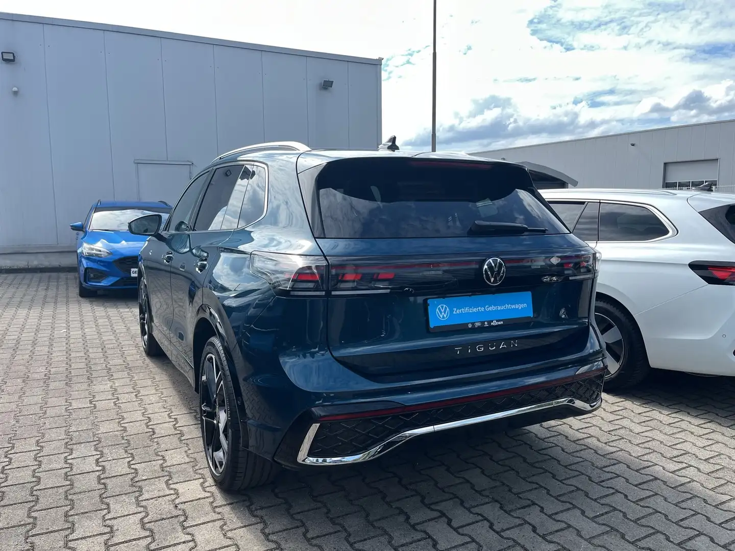 Volkswagen Tiguan III 2.0 TDI R-Line Navi Pano 360 AHK LM20 Blau - 2