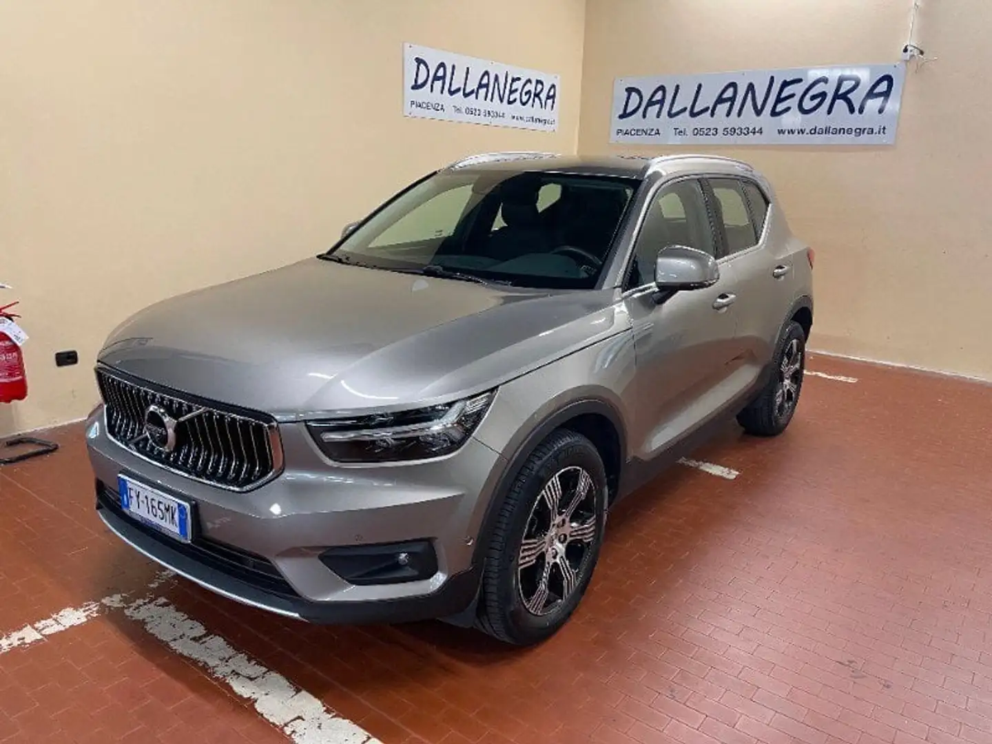 Volvo XC40 XC40 T3 Geartronic Inscription Gris - 1