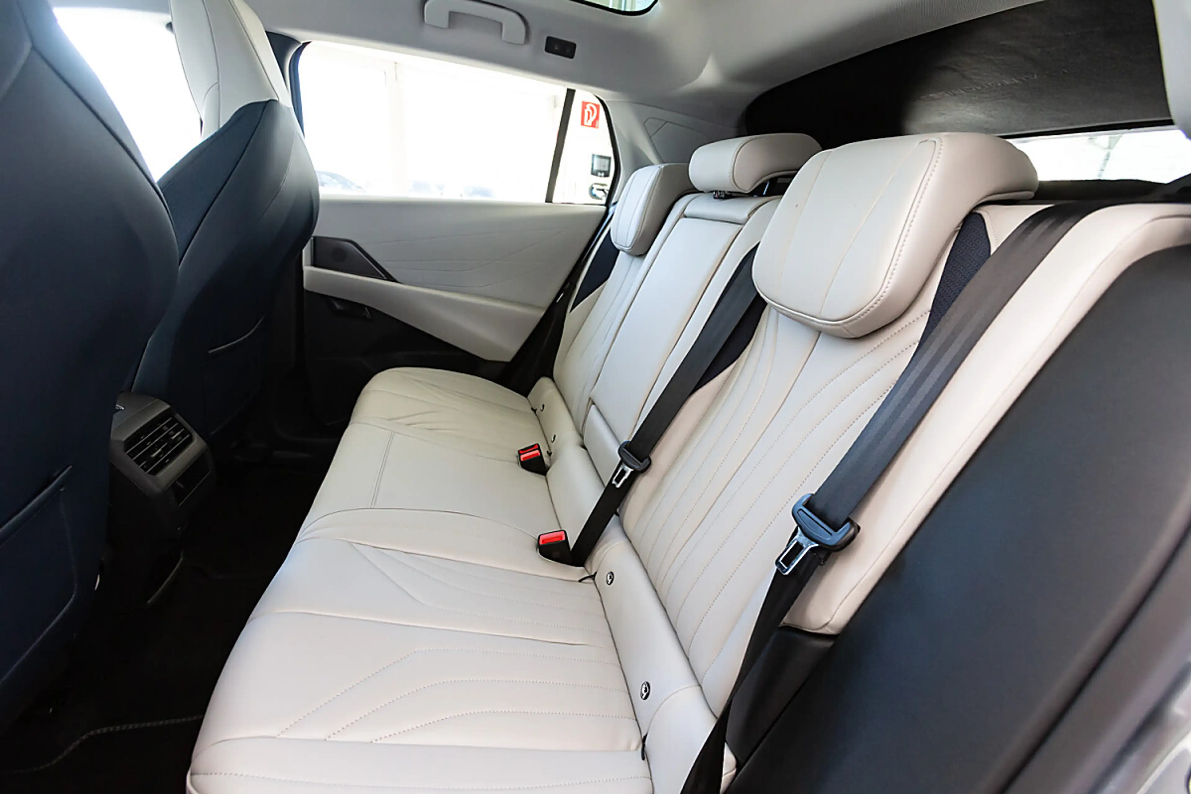 DS Automobiles N°7 DS N7 Hybrid 145 eDCT-6 Pallas — photo 14