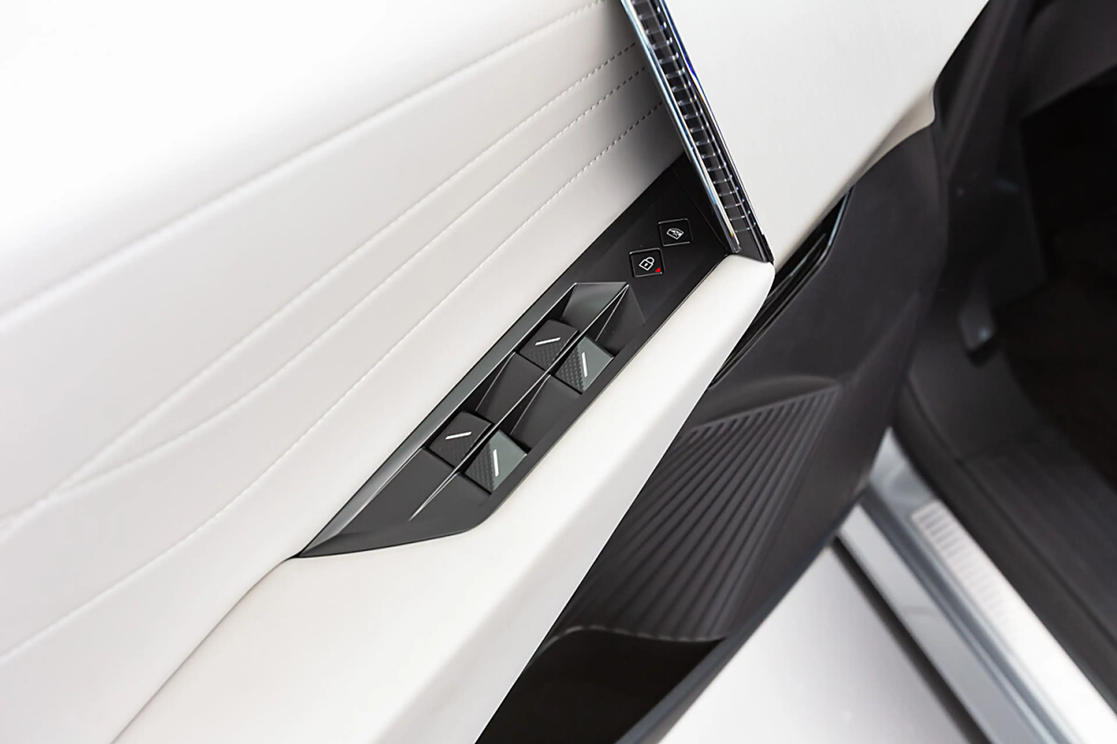 DS Automobiles N°7 DS N7 Hybrid 145 eDCT-6 Pallas — photo 10