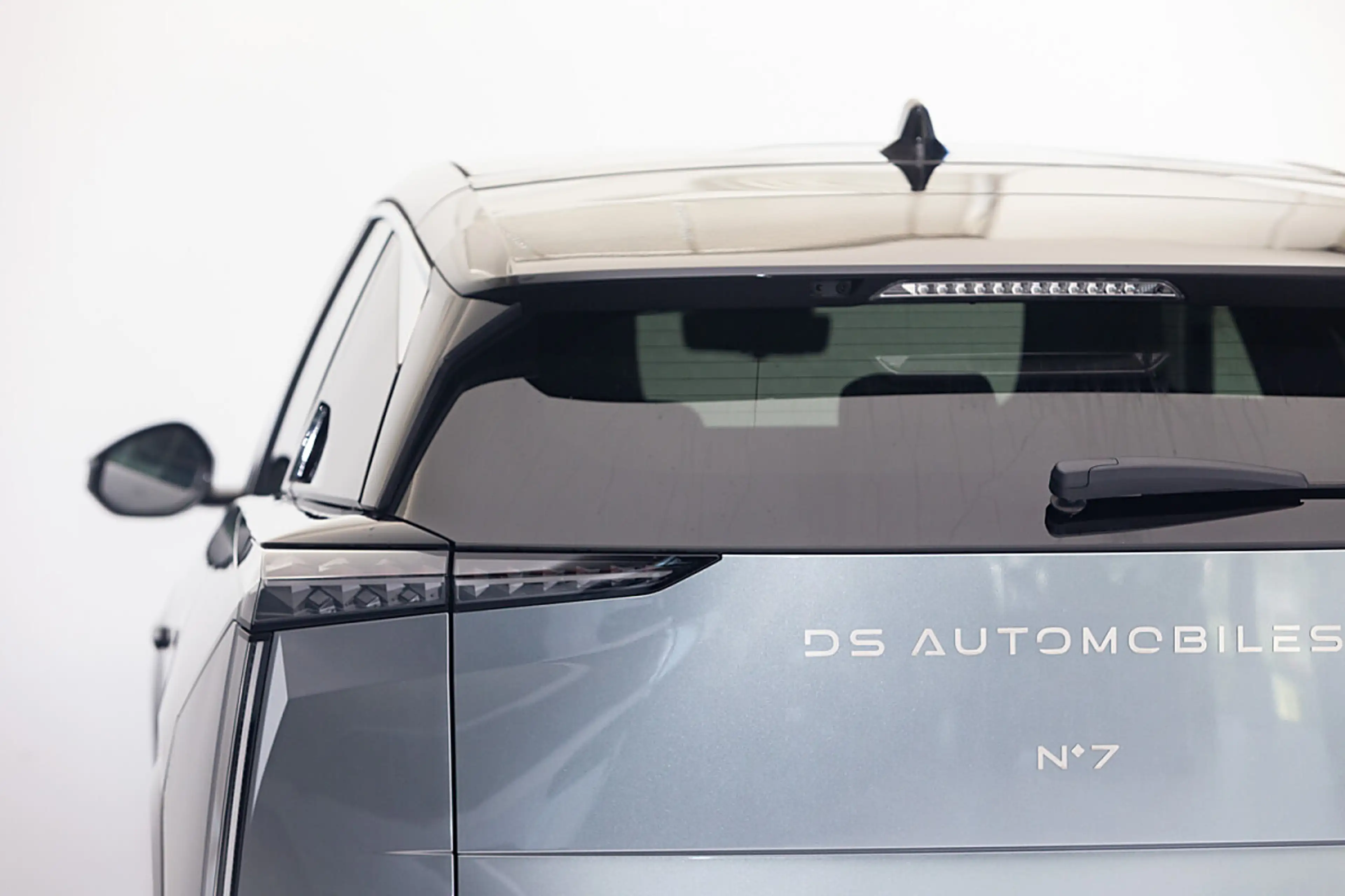DS Automobiles N°7 DS N7 Hybrid 145 eDCT-6 Pallas — photo 3