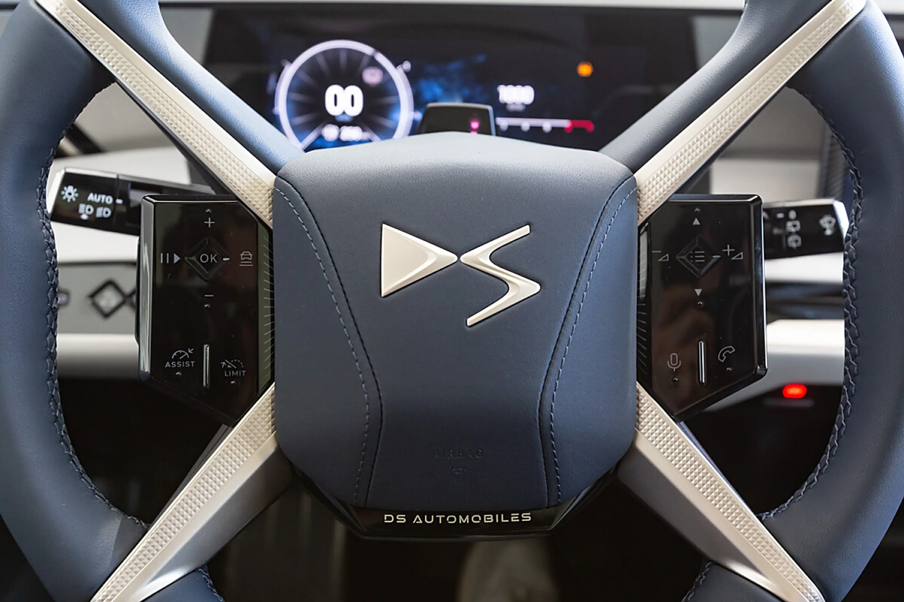 DS Automobiles N°7 DS N7 Hybrid 145 eDCT-6 Pallas — photo 6