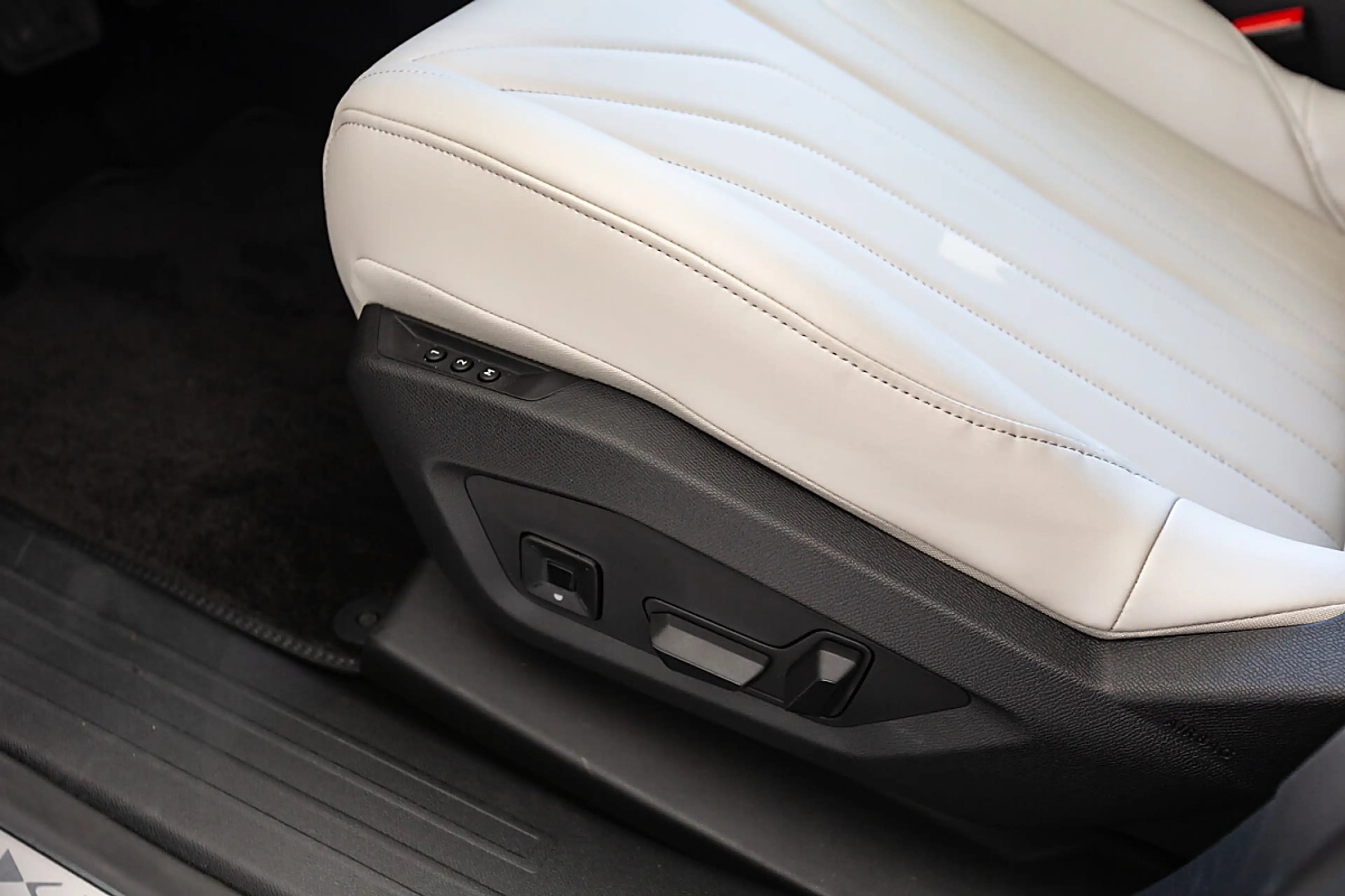 DS Automobiles N°7 DS N7 Hybrid 145 eDCT-6 Pallas — photo 12