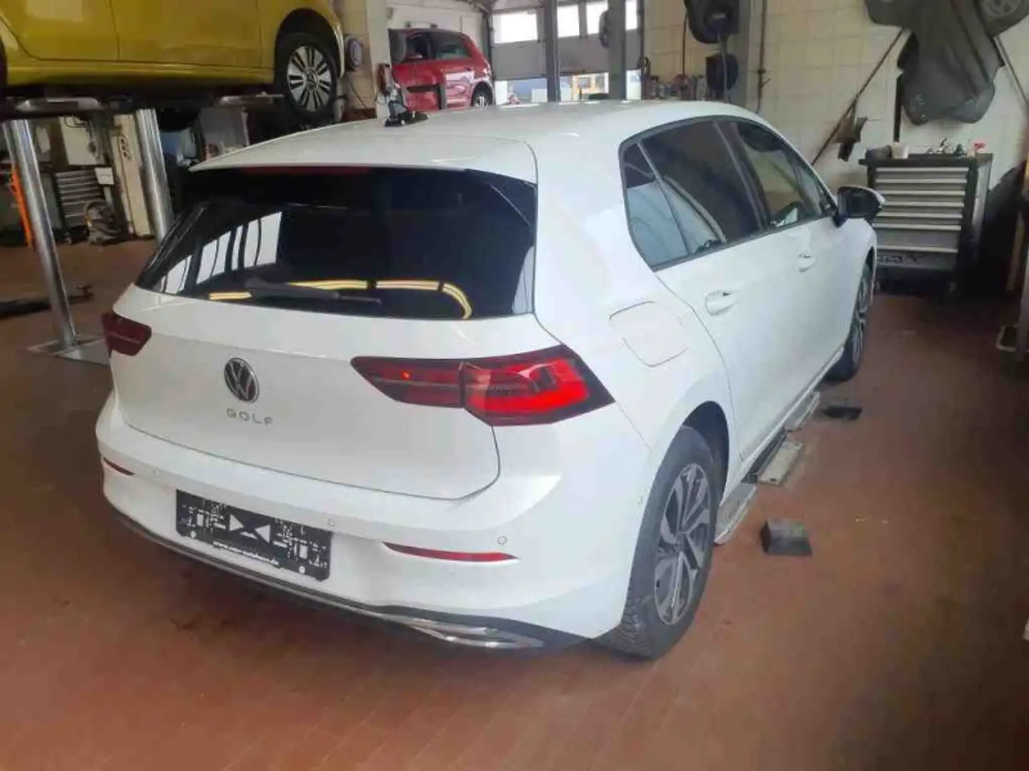 Volkswagen Golf VIII 1.0 TSI Active IQ Drive LED-Matrix Navi Stand Blanc - 2