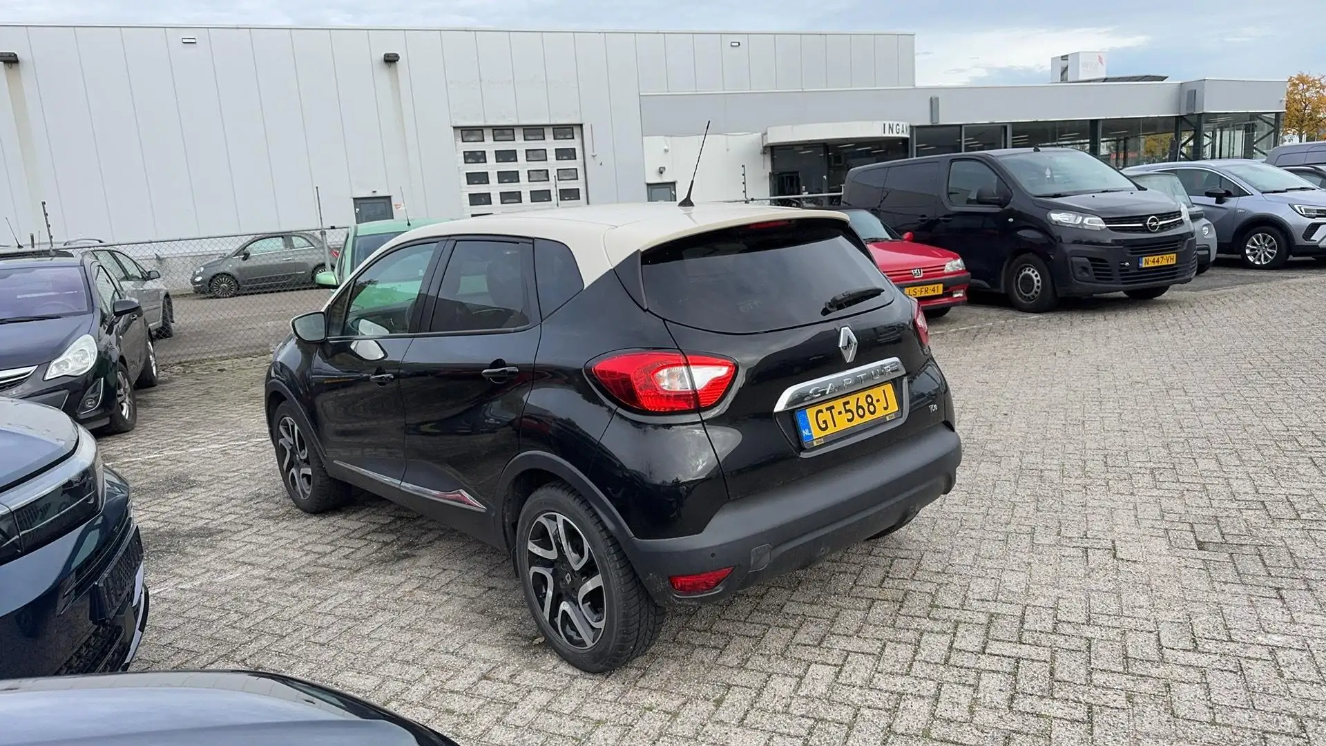 Renault Captur 1.2 TCe Dynamique Zwart - 2