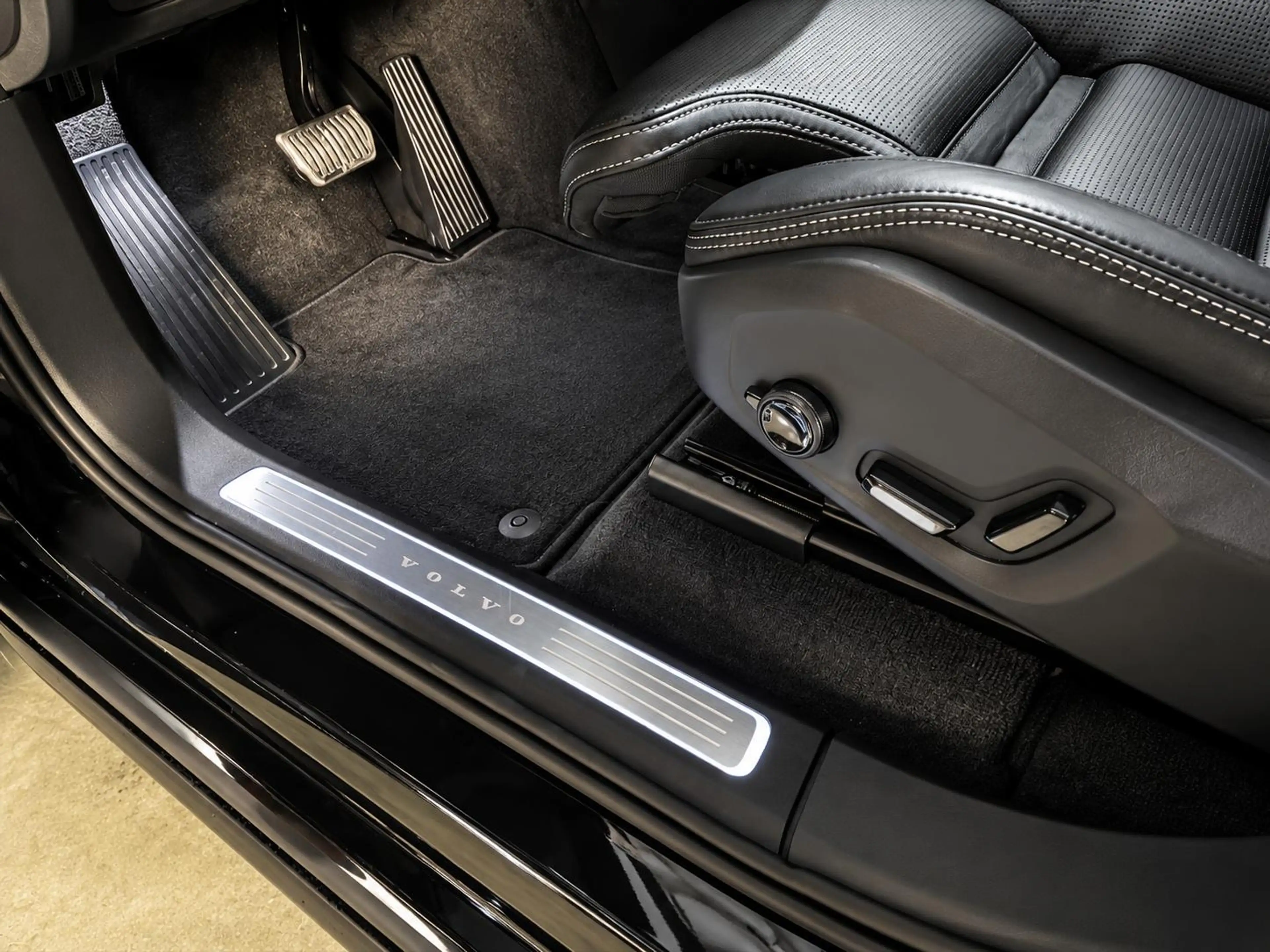 Volvo XC90 2.0 T8 Plug-in hybrid AWD Ultra Dark Exec. Ed. — photo 8