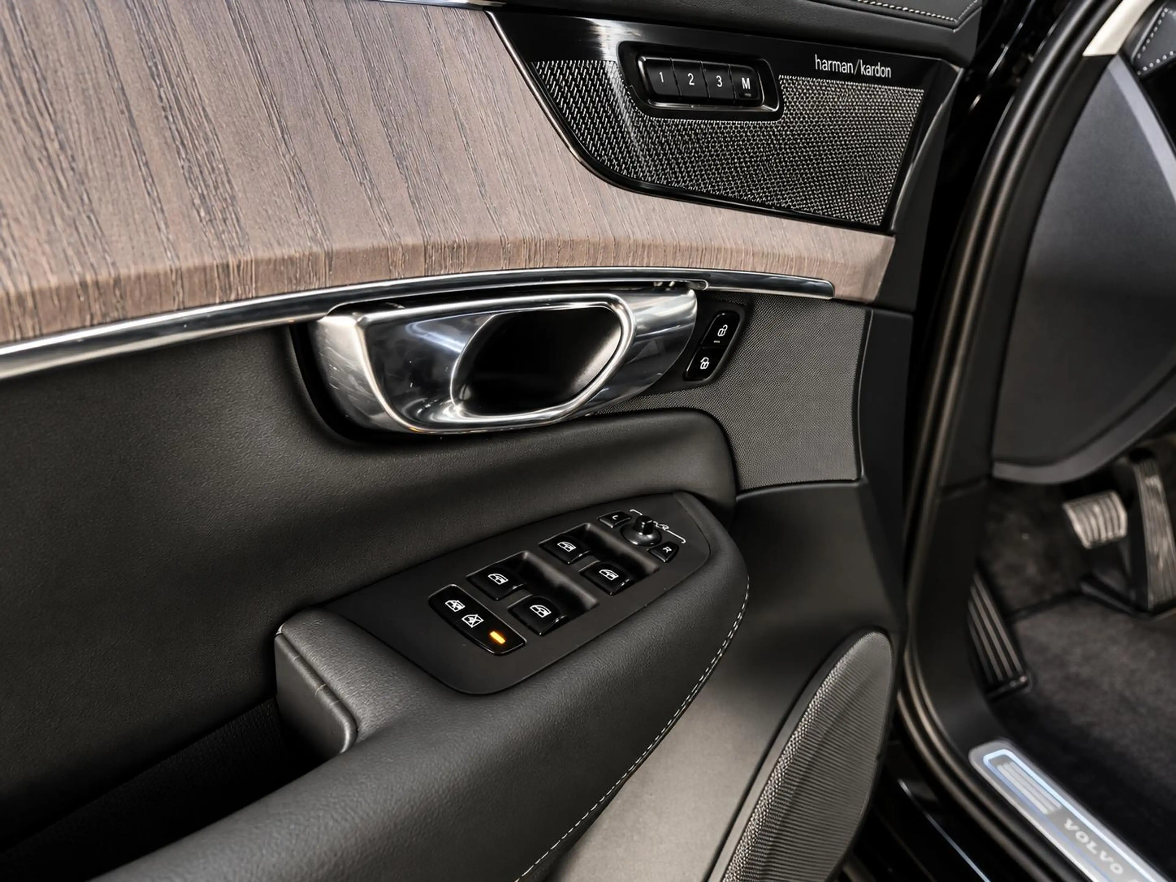 Volvo XC90 2.0 T8 Plug-in hybrid AWD Ultra Dark Exec. Ed. — photo 11