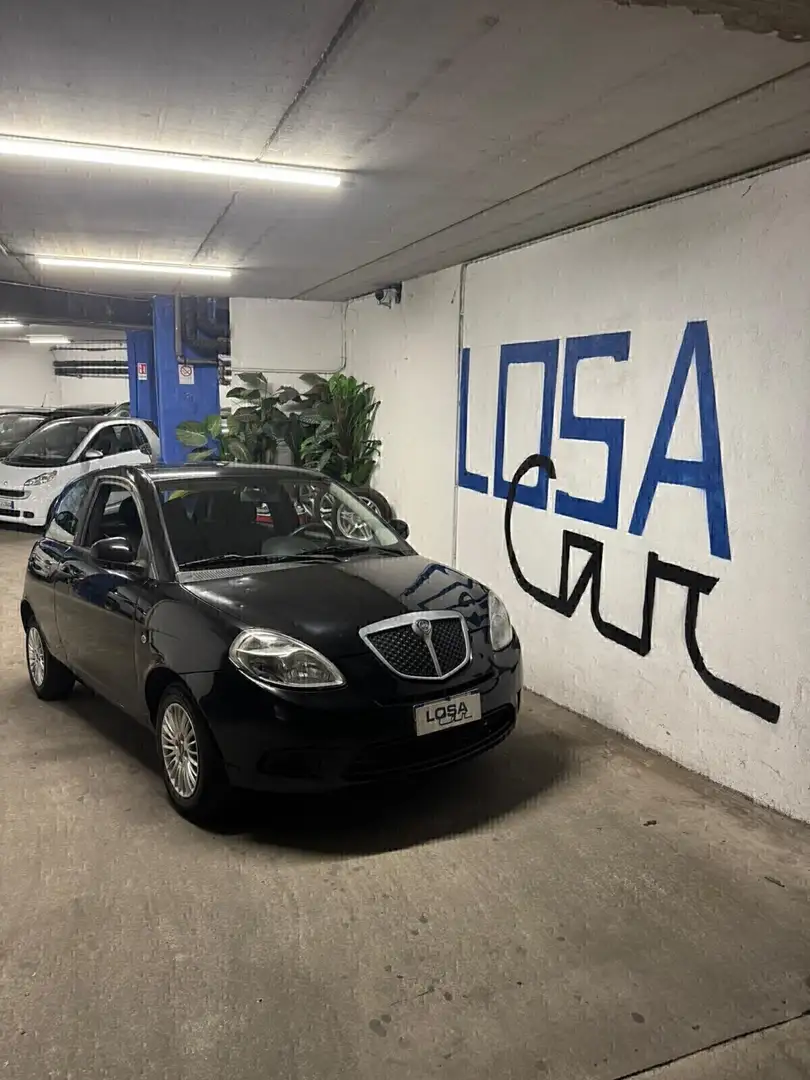 Lancia Ypsilon 1.2 versus Noir - 1