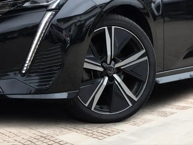 Peugeot 308 view 5