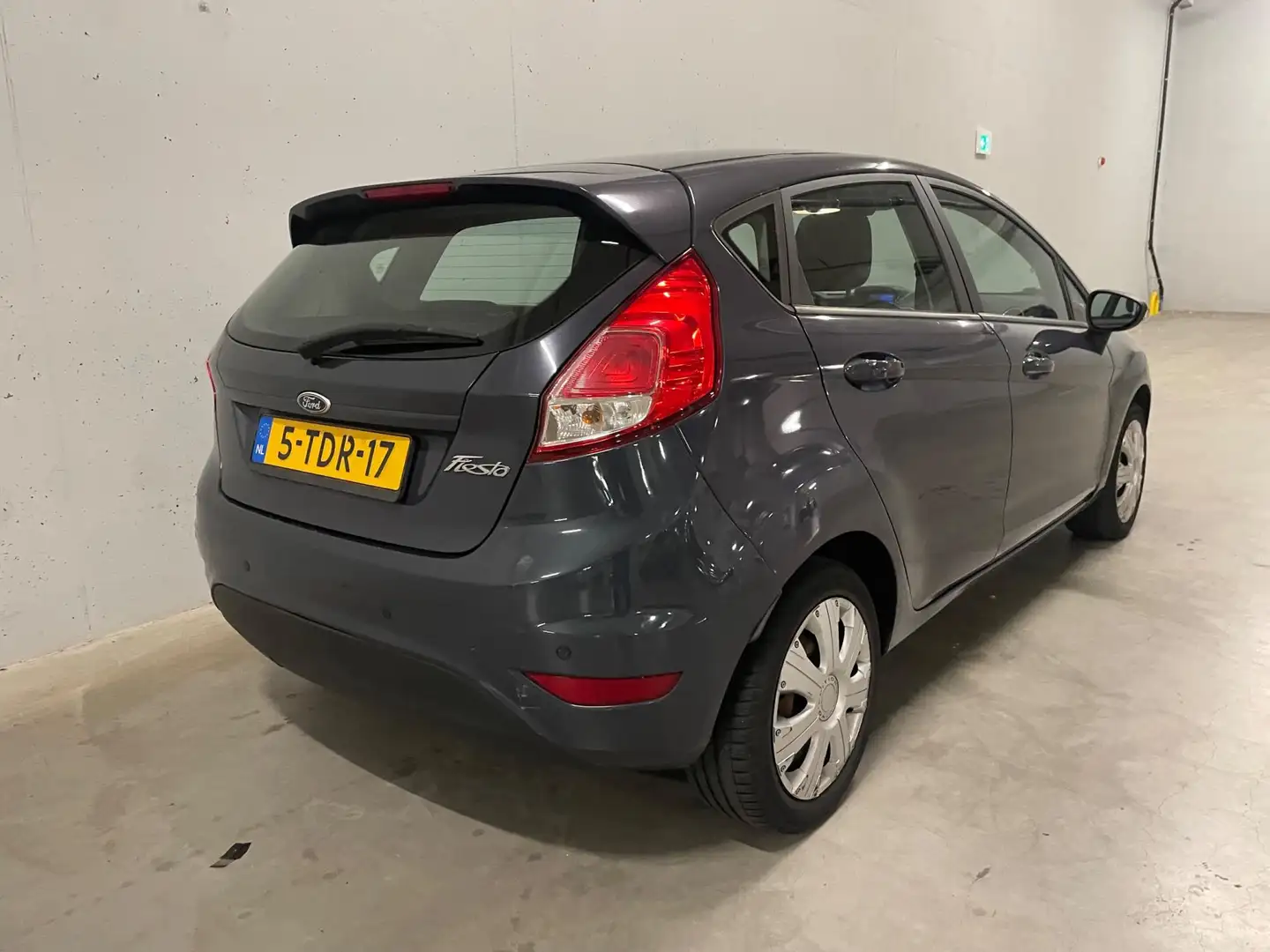Ford Fiesta 1.0 Titanium 5drs. Navi Cruise C. Airco APK Grau - 2