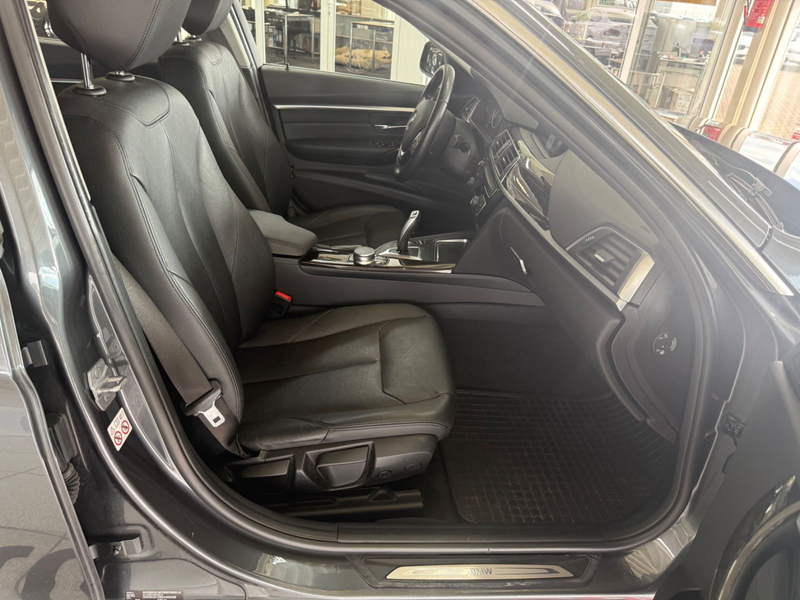 BMW 330 i xDrive Luxury Line AUT./LED/PANO/HUD/AHK — photo 6