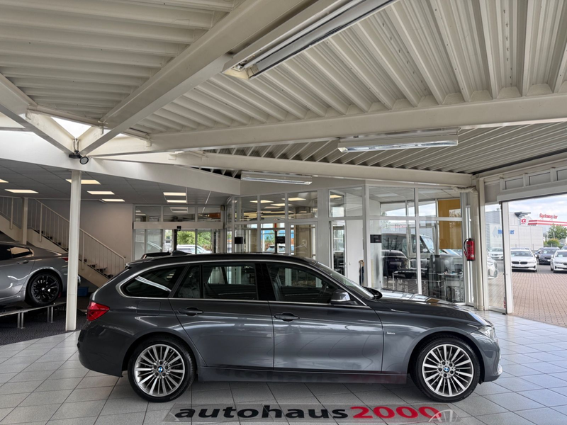 BMW 330 i xDrive Luxury Line AUT./LED/PANO/HUD/AHK — photo 2