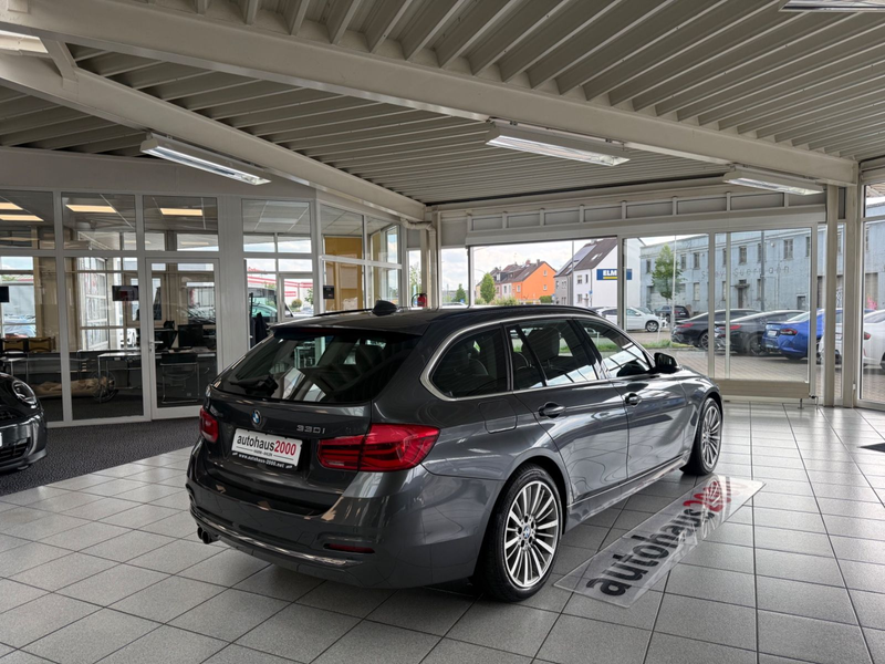 BMW 330 i xDrive Luxury Line AUT./LED/PANO/HUD/AHK — photo 3