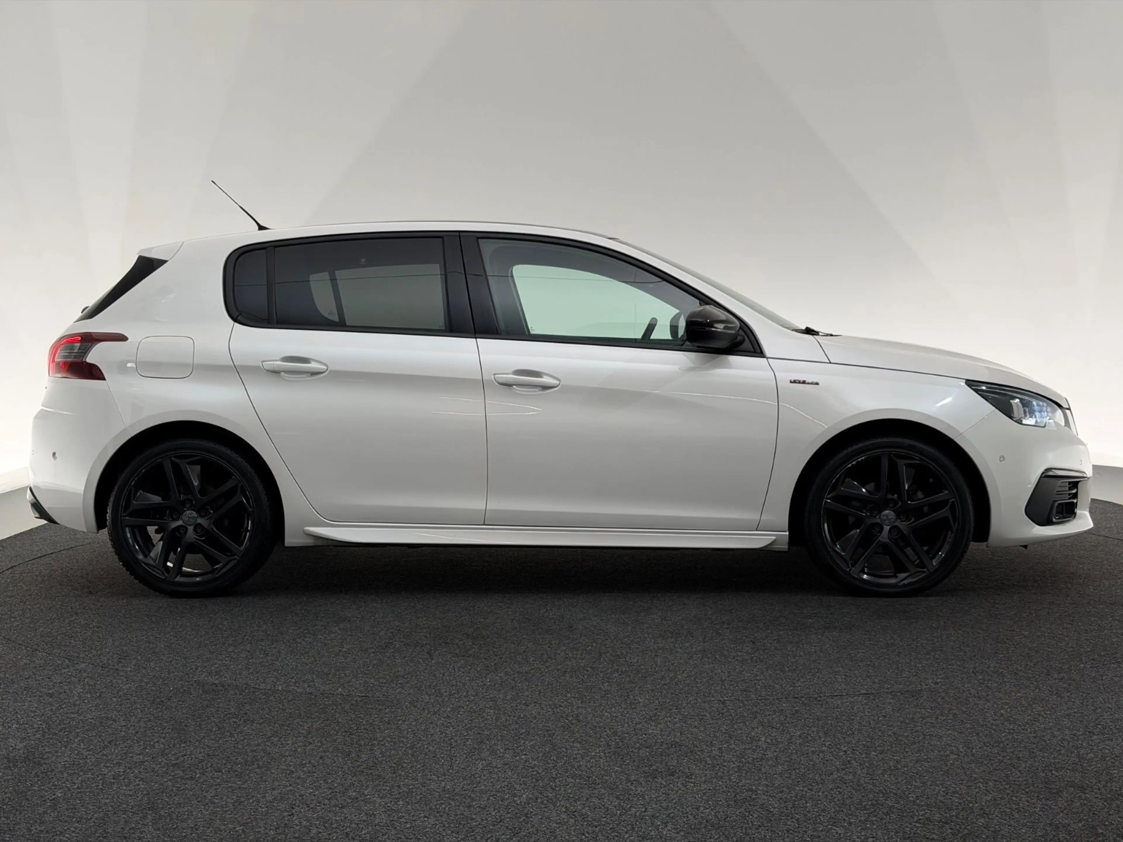 Peugeot 308 Allure 1.2*GT LINE*LED-AHK-PANO-R.KAM-DENON — photo 8