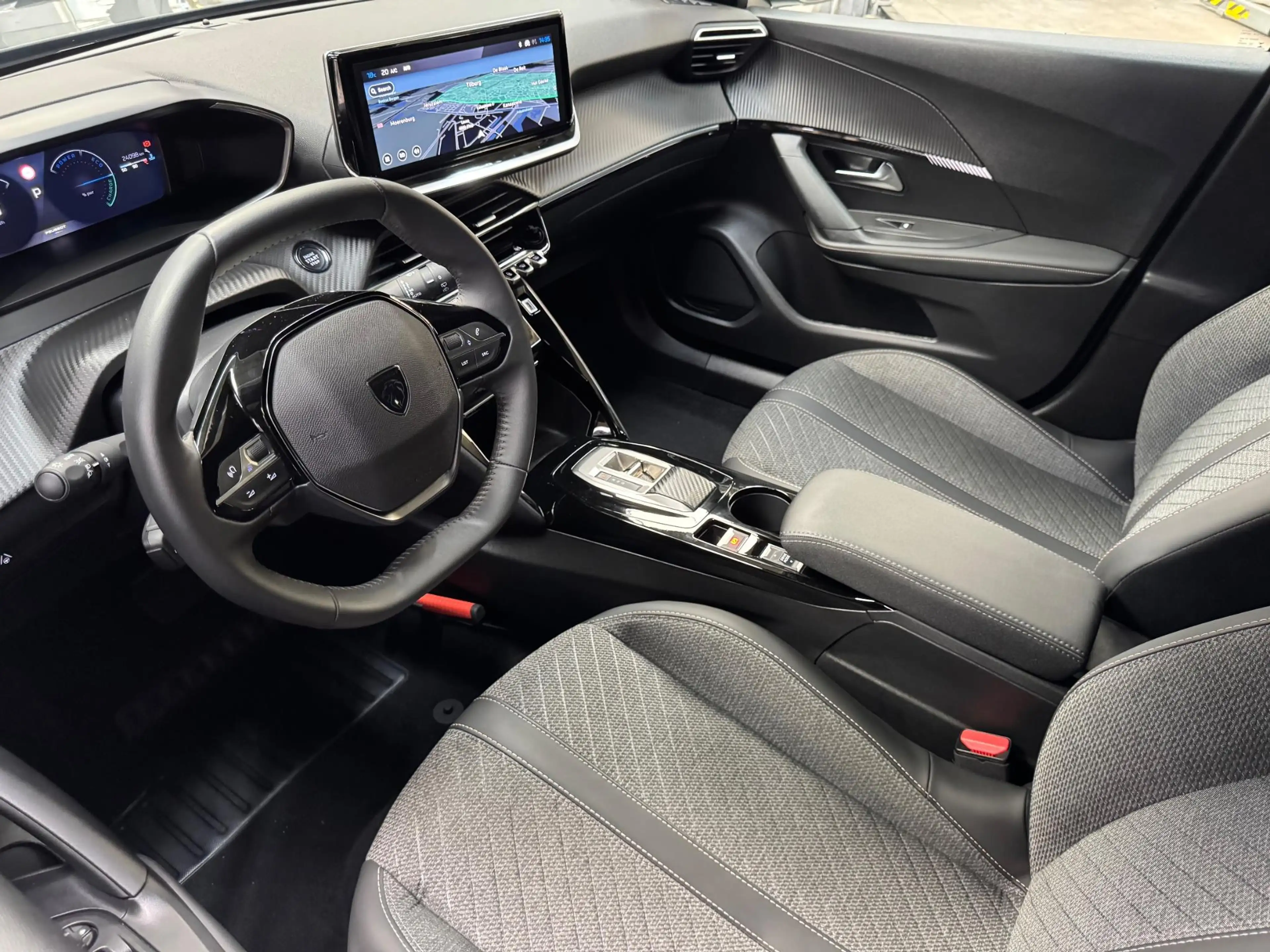 Peugeot 2008 1.2 Hybrid 145 Allure 360 camera | Dodehoekdet. | — photo 11
