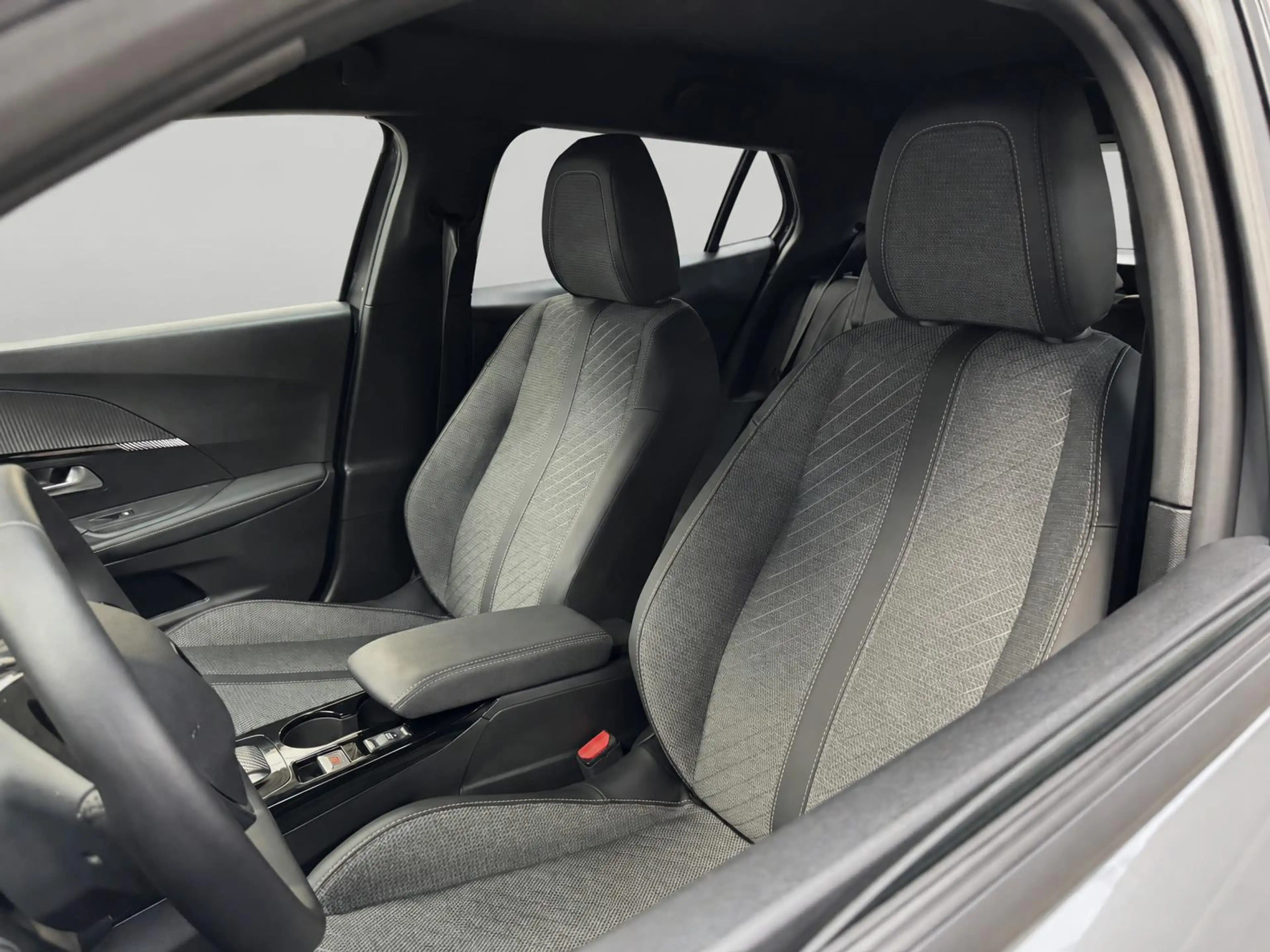 Peugeot 2008 1.2 Hybrid 145 Allure 360 camera | Dodehoekdet. | — photo 10