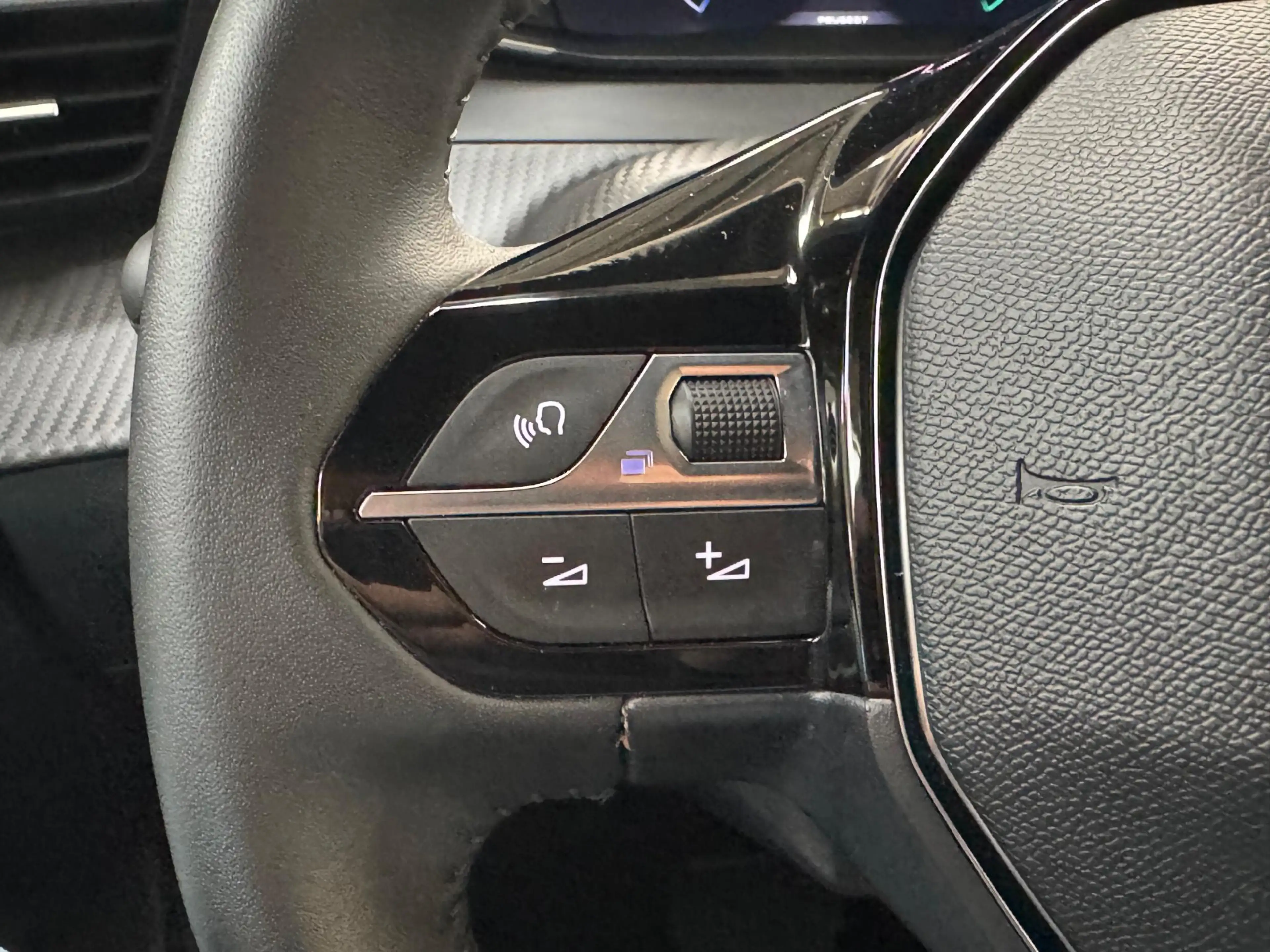 Peugeot 2008 1.2 Hybrid 145 Allure 360 camera | Dodehoekdet. | — photo 23