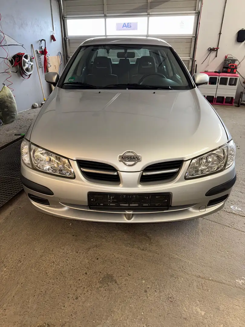 Nissan Almera Almera 1.5 Silber - 1