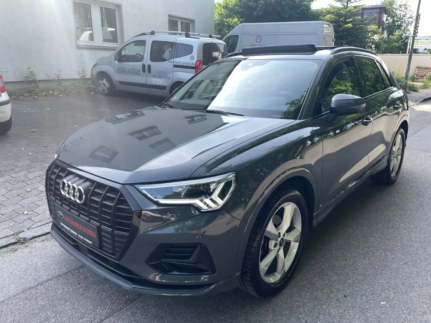 Audi Q3 2.0 Tdi Advanced*Navi*Pano/SHD*Kam*Matrix* Grau - 1