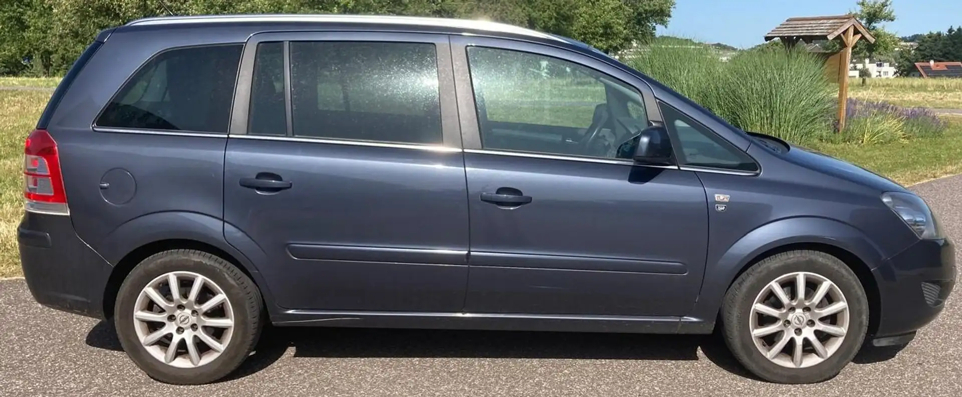 Opel Zafira Zafira 1,6 Grau - 1