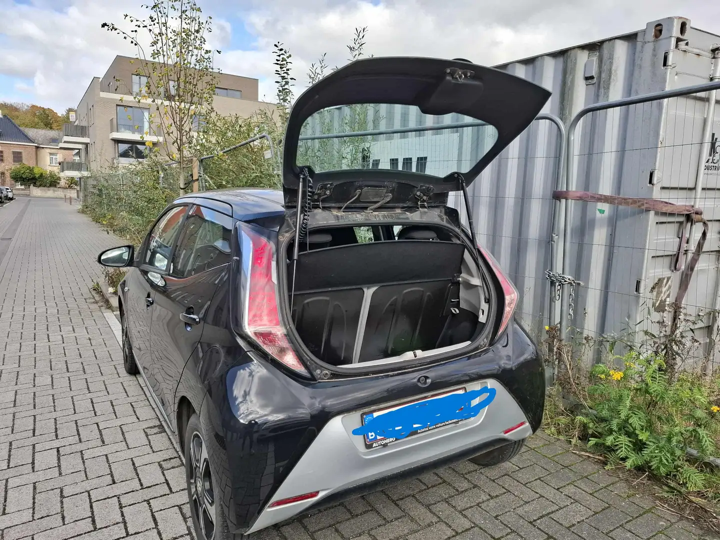 Toyota Aygo Aygo 1.0i VVT-i x-clusiv Zwart - 2