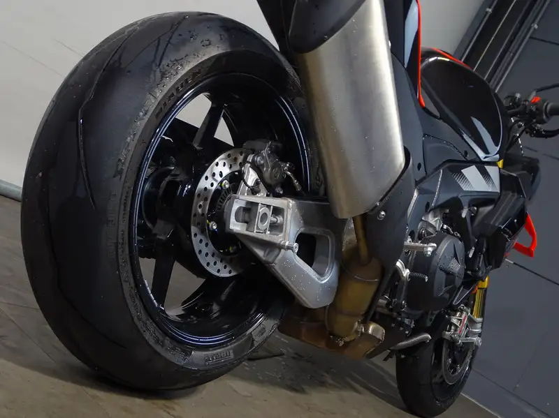 Aprilia Tuono - foto 8