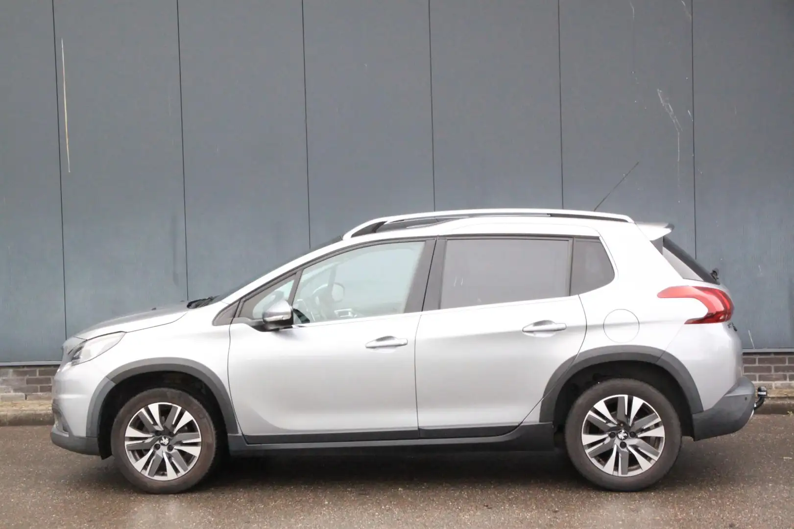 Peugeot 2008 1.2 PureTech Allure Panorama/Camera/Navigatie/Park Gris - 2