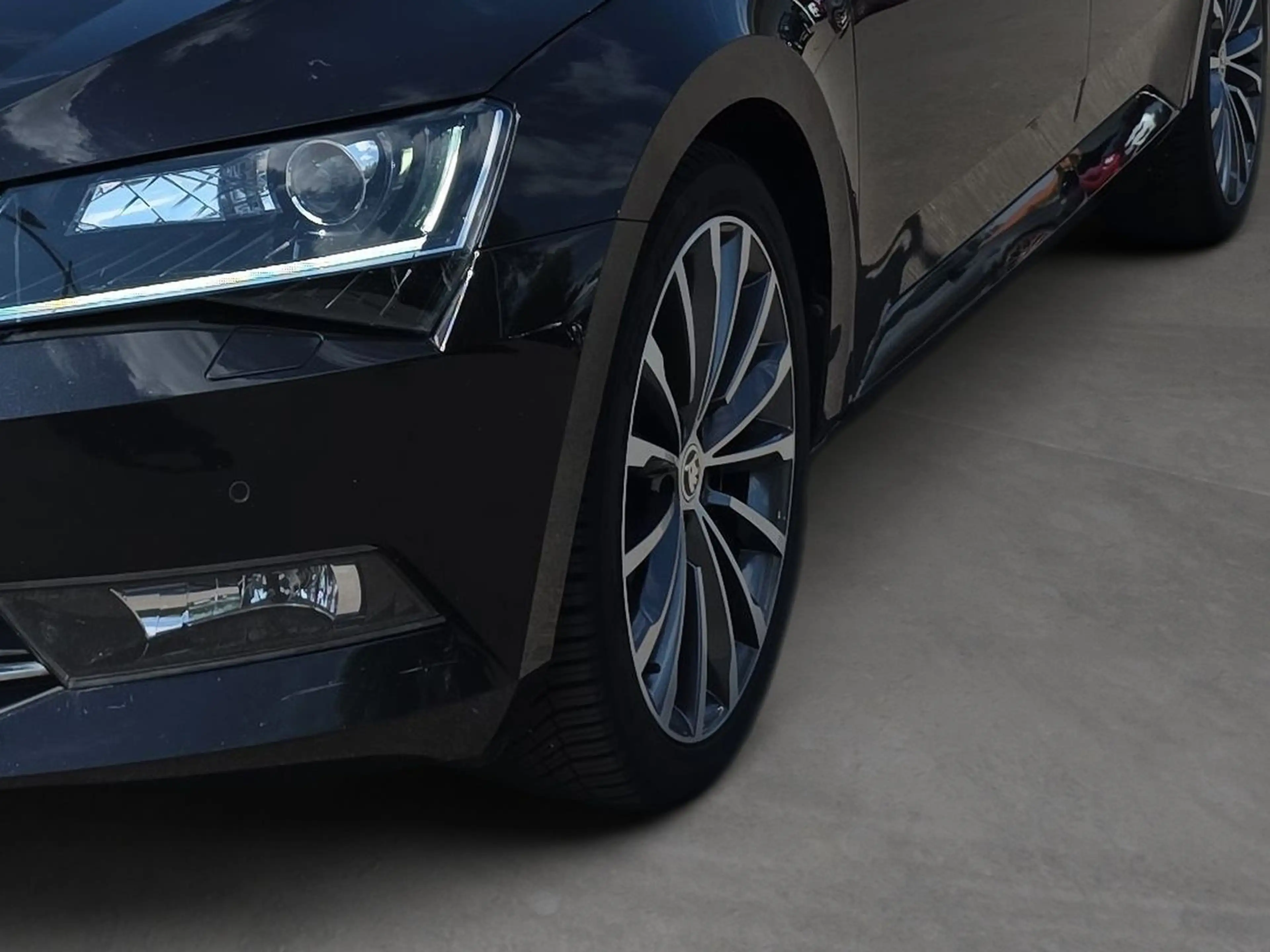 Skoda Superb 1.8 16V TSI L&K Automatik Bi-Xenon Navi — photo 8