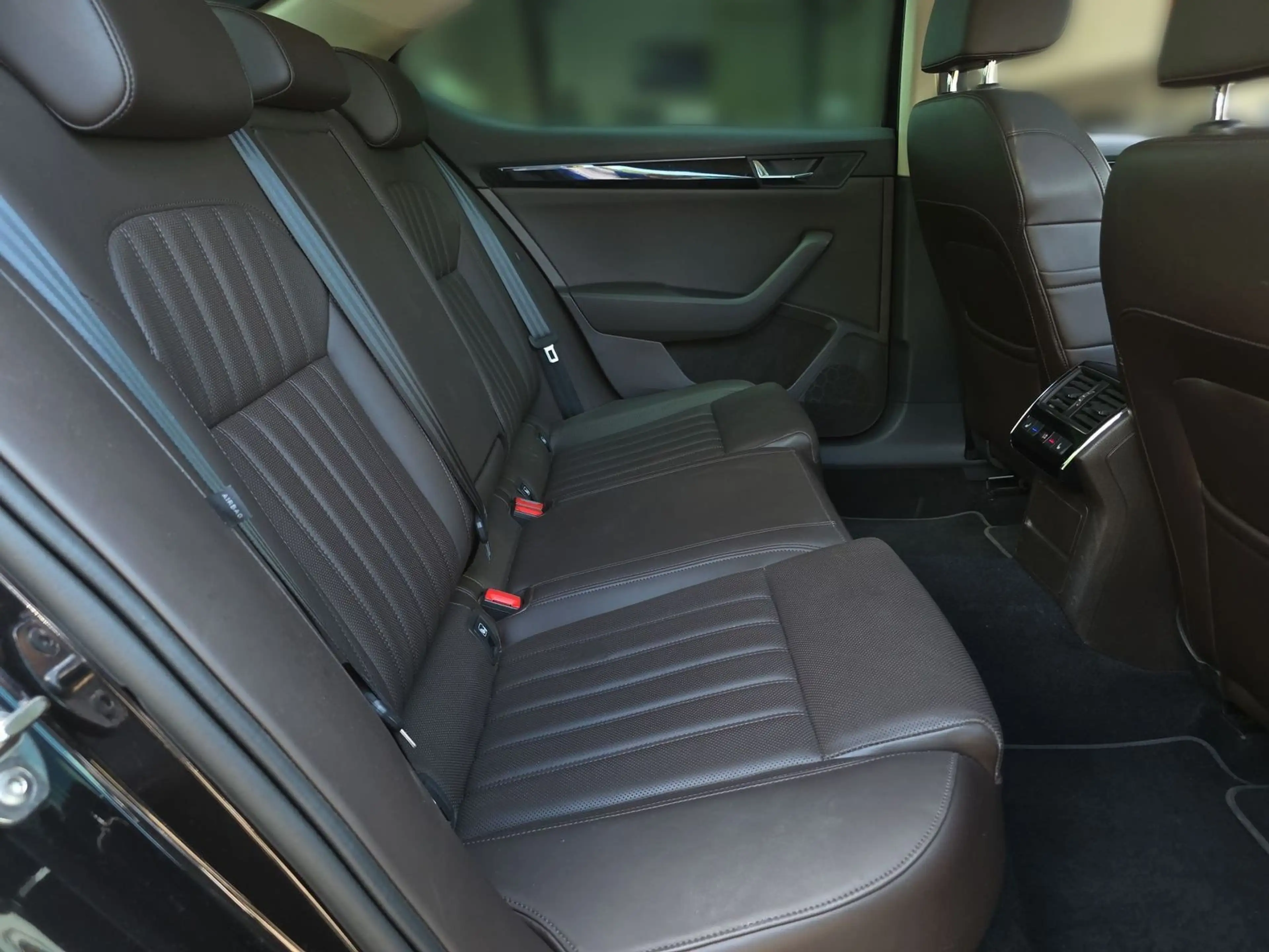 Skoda Superb 1.8 16V TSI L&K Automatik Bi-Xenon Navi — photo 13