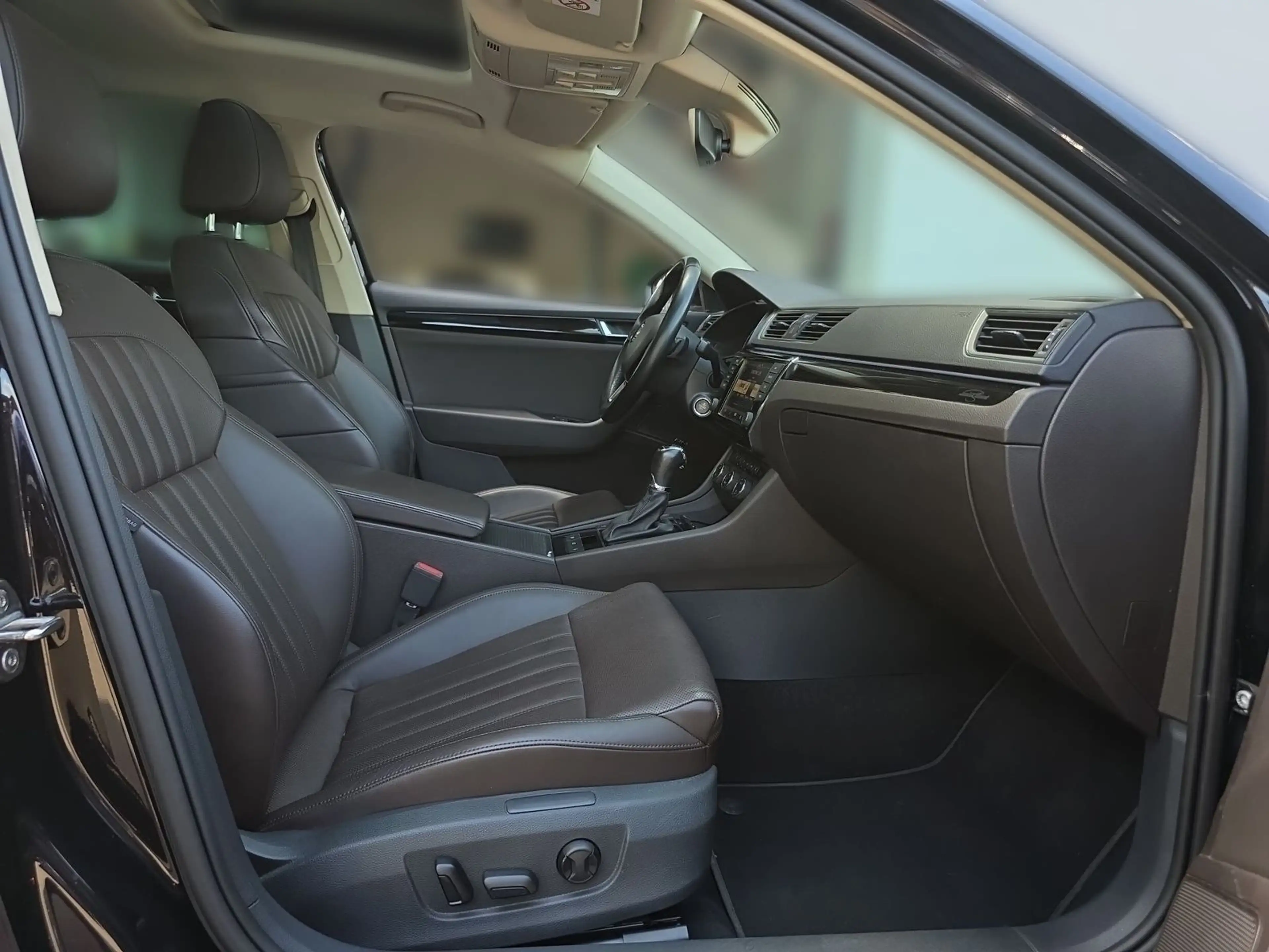 Skoda Superb 1.8 16V TSI L&K Automatik Bi-Xenon Navi — photo 15
