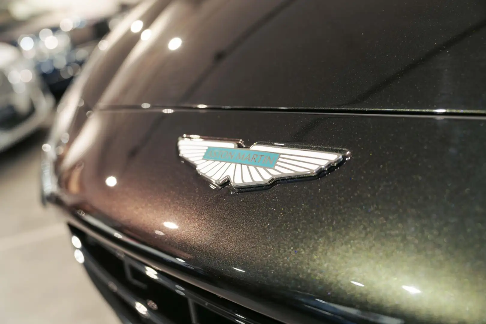 Aston Martin DBX 707 Grün - 2