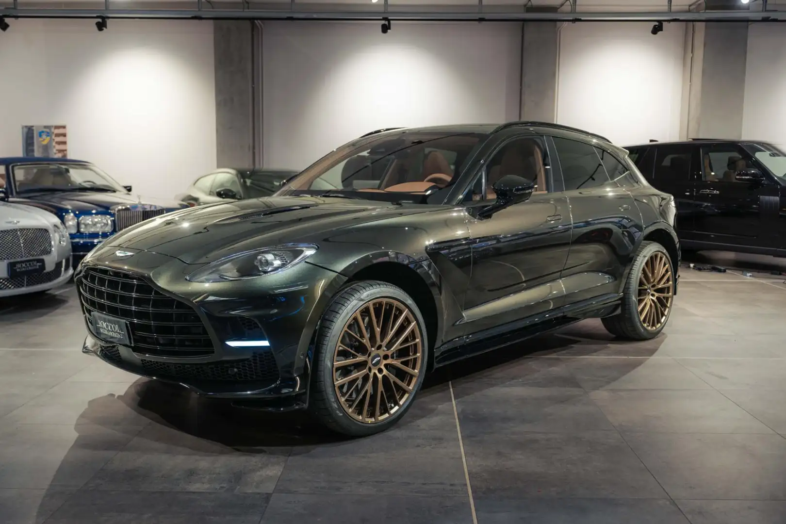 Aston Martin DBX 707 Grün - 1