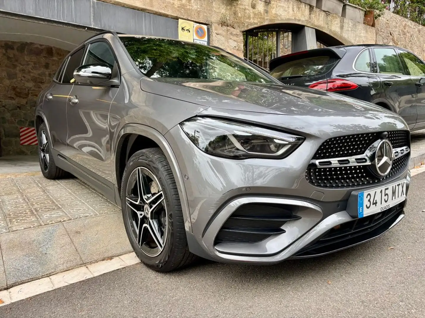 Mercedes-Benz GLA 250 250e Gris - 2