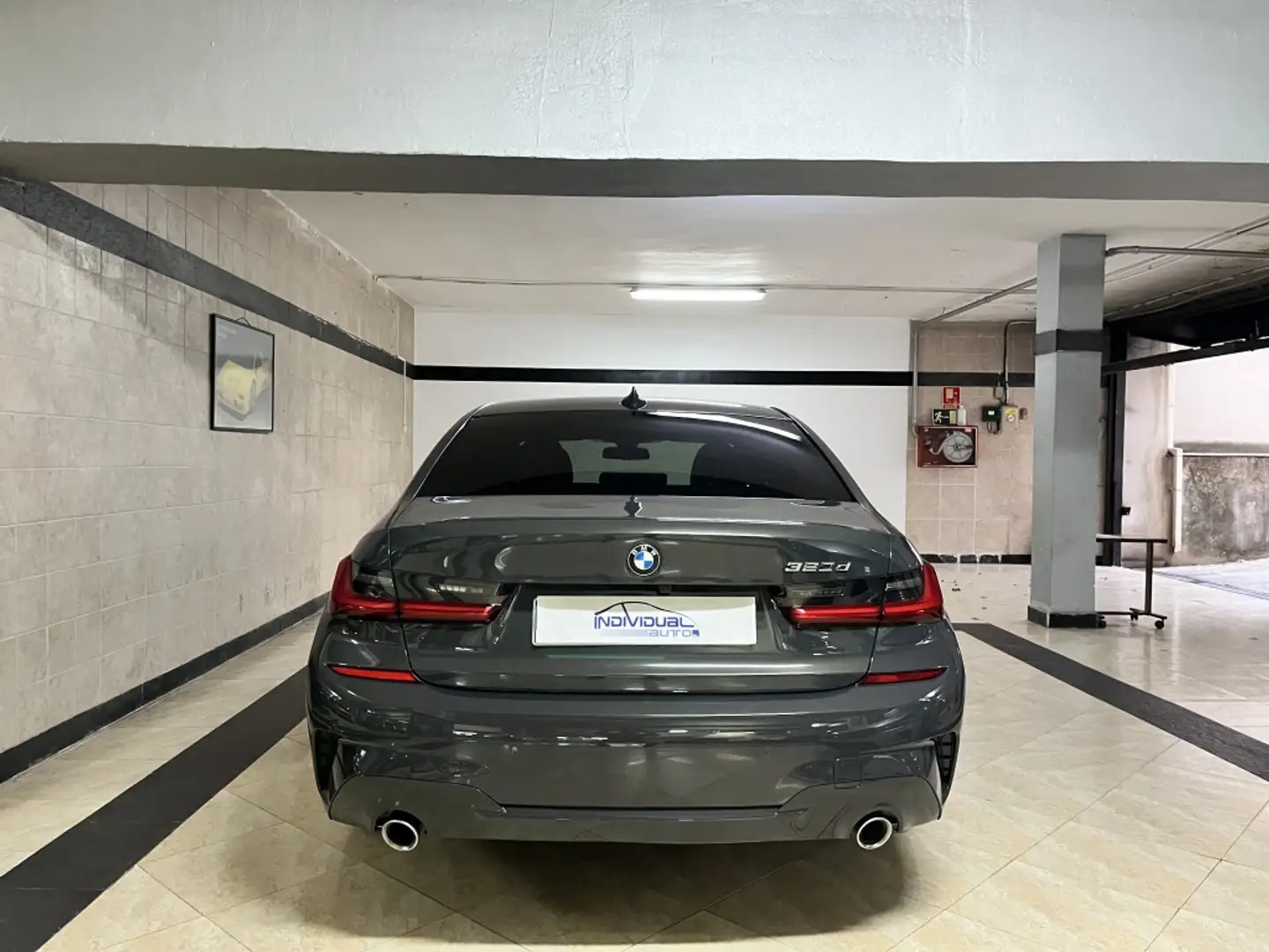 BMW 320 320dA Grau - 2