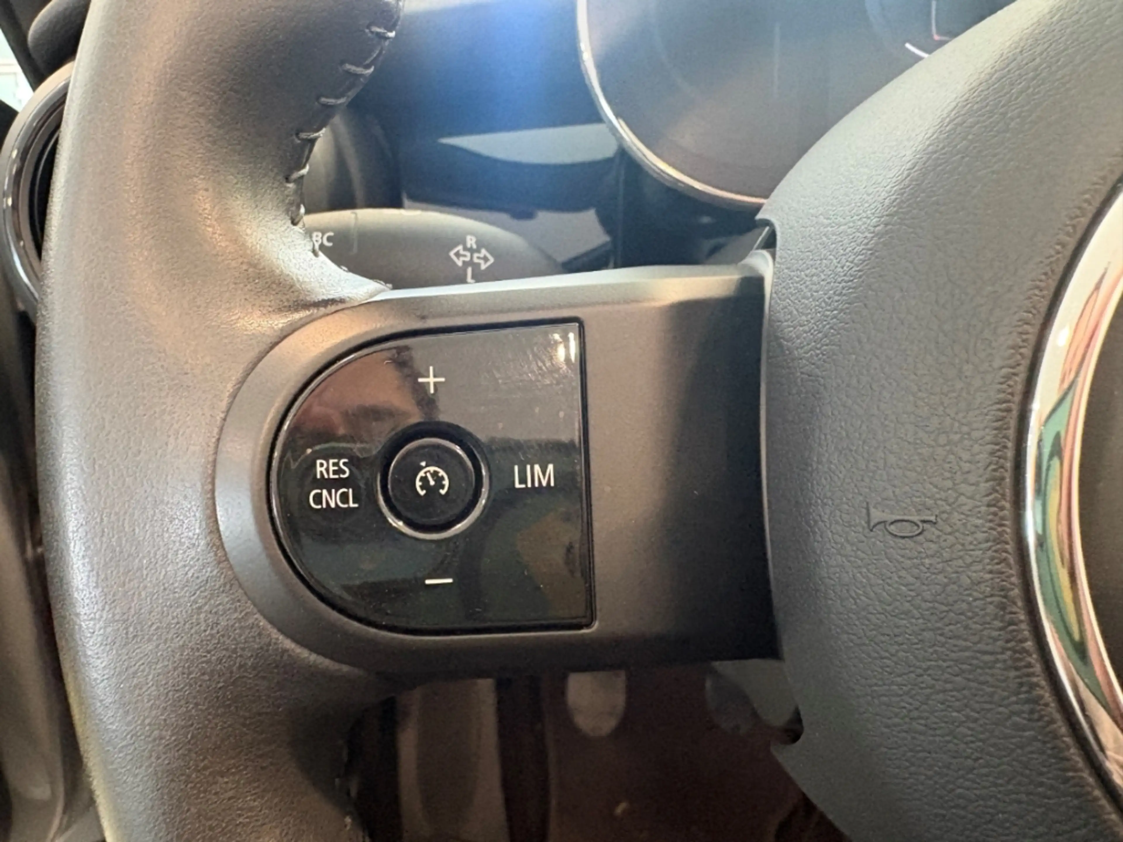 MINI Cooper Cabrio El. Verdeck Digitales Cockpit LED Mehrzonenklima 2 — photo 11