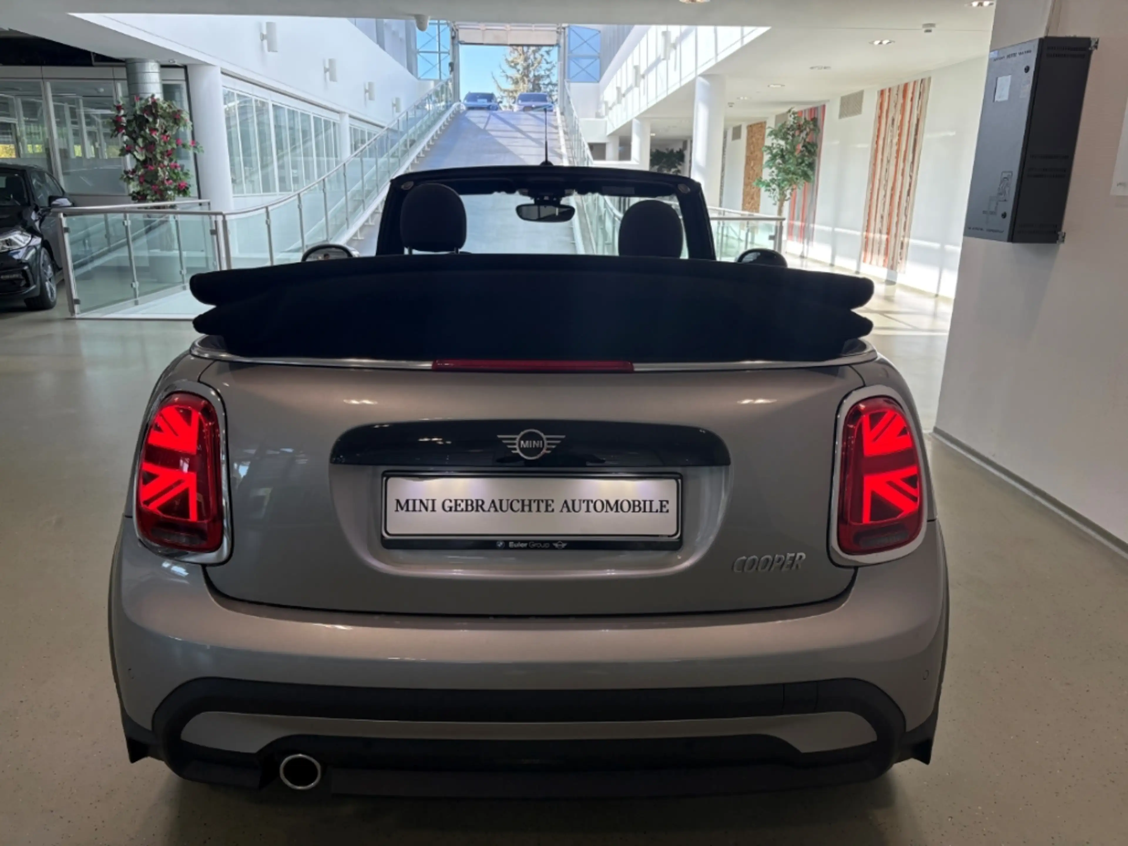 MINI Cooper Cabrio El. Verdeck Digitales Cockpit LED Mehrzonenklima 2 — photo 4