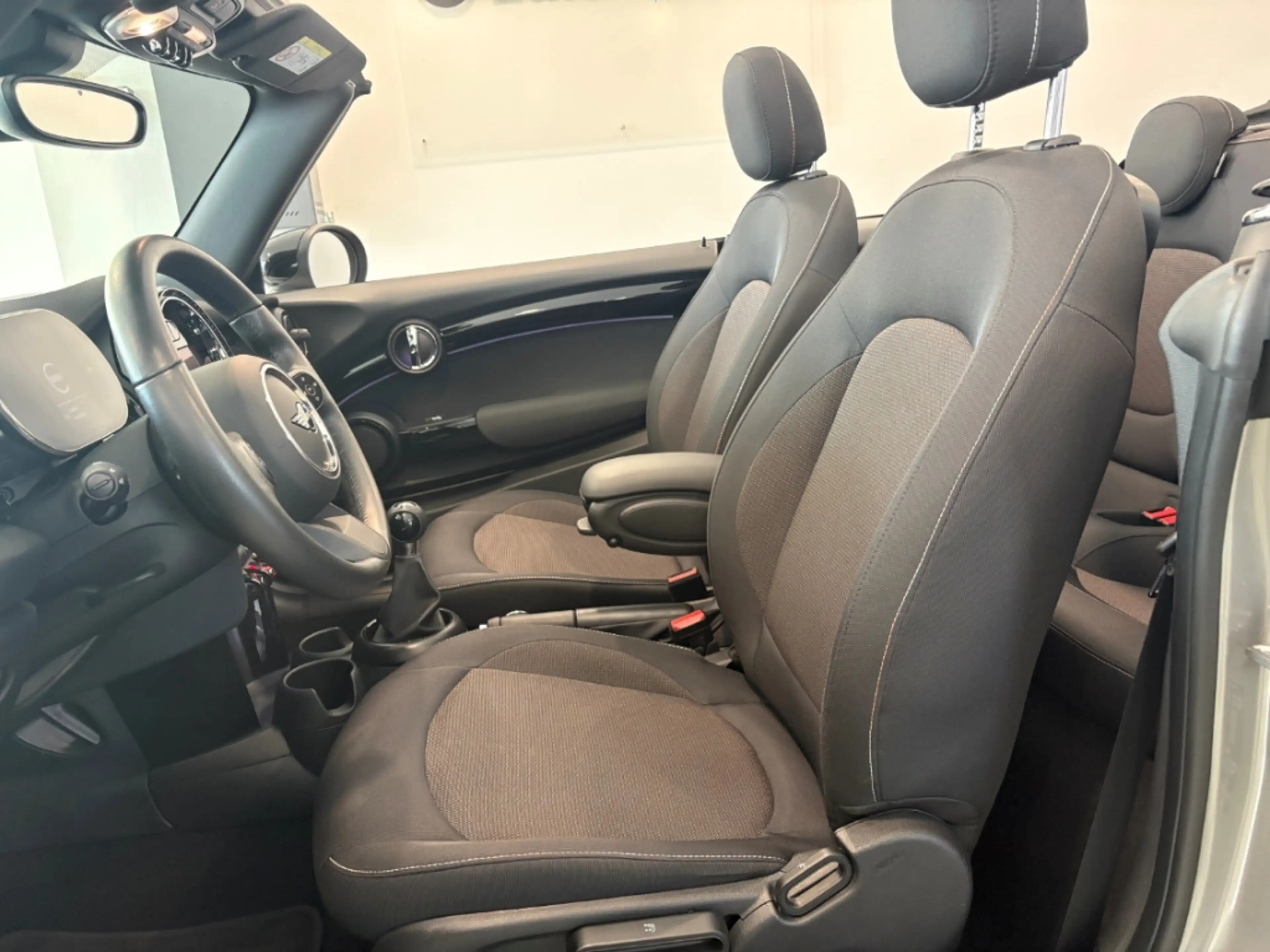MINI Cooper Cabrio El. Verdeck Digitales Cockpit LED Mehrzonenklima 2 — photo 8