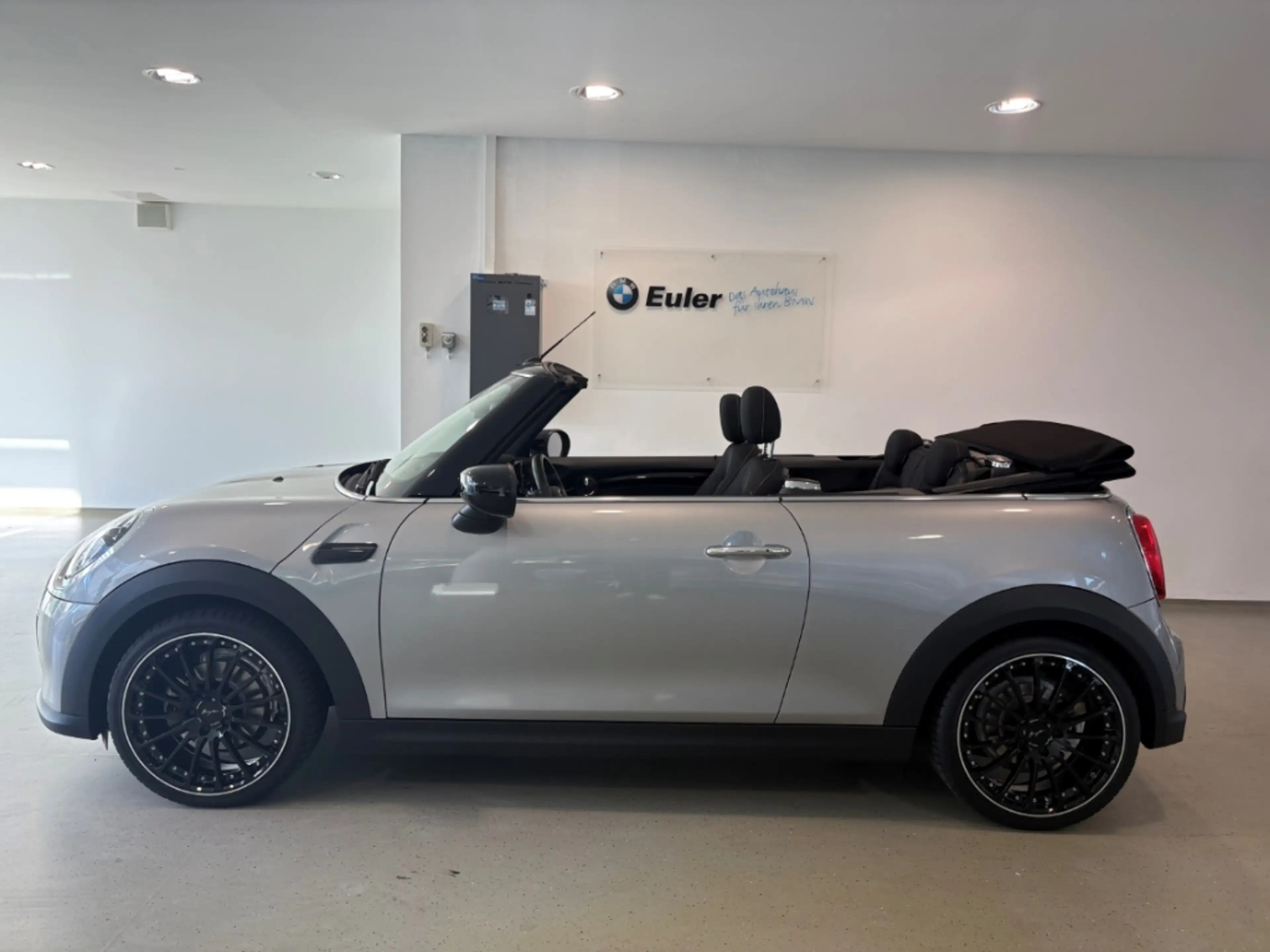 MINI Cooper Cabrio El. Verdeck Digitales Cockpit LED Mehrzonenklima 2 — photo 5