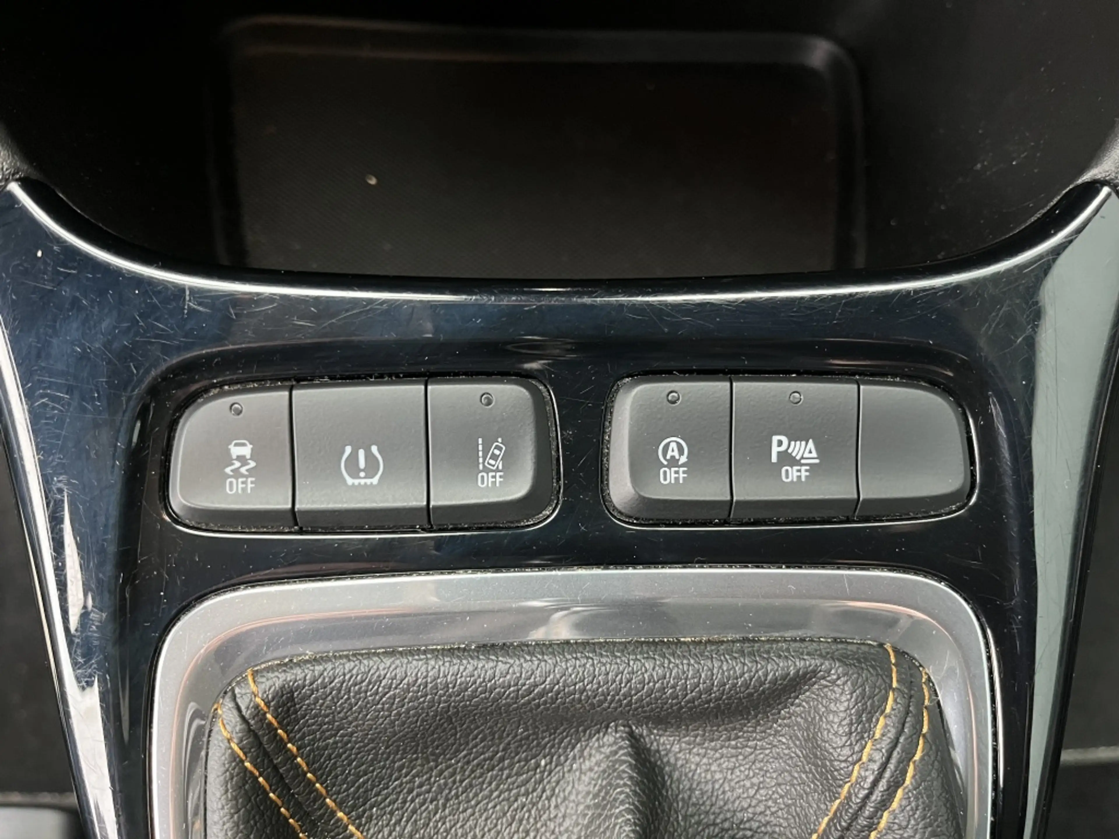 Opel Crossland X 1.2 T. Online Ed. — photo 15