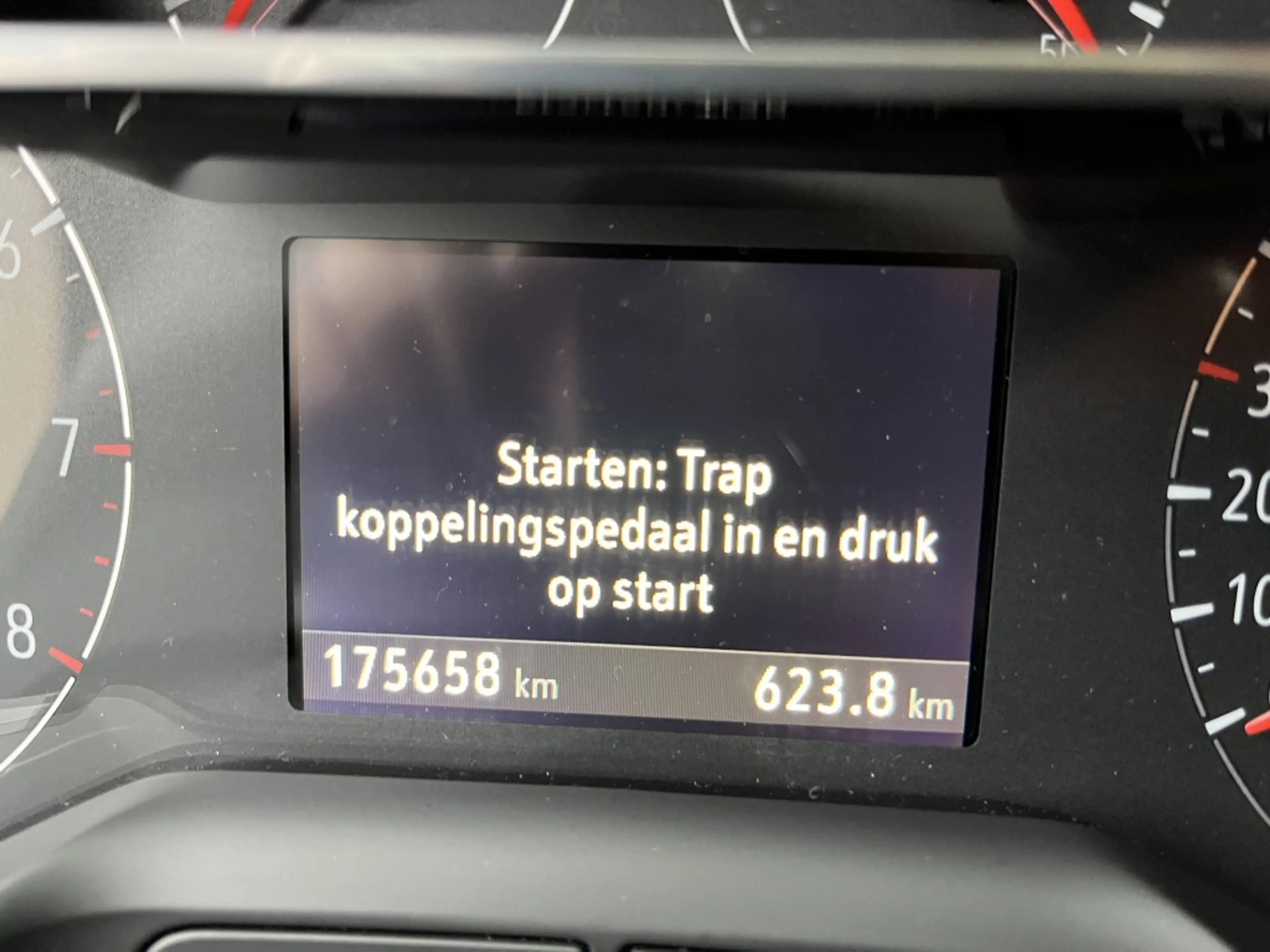 Opel Crossland X 1.2 T. Online Ed. — photo 12