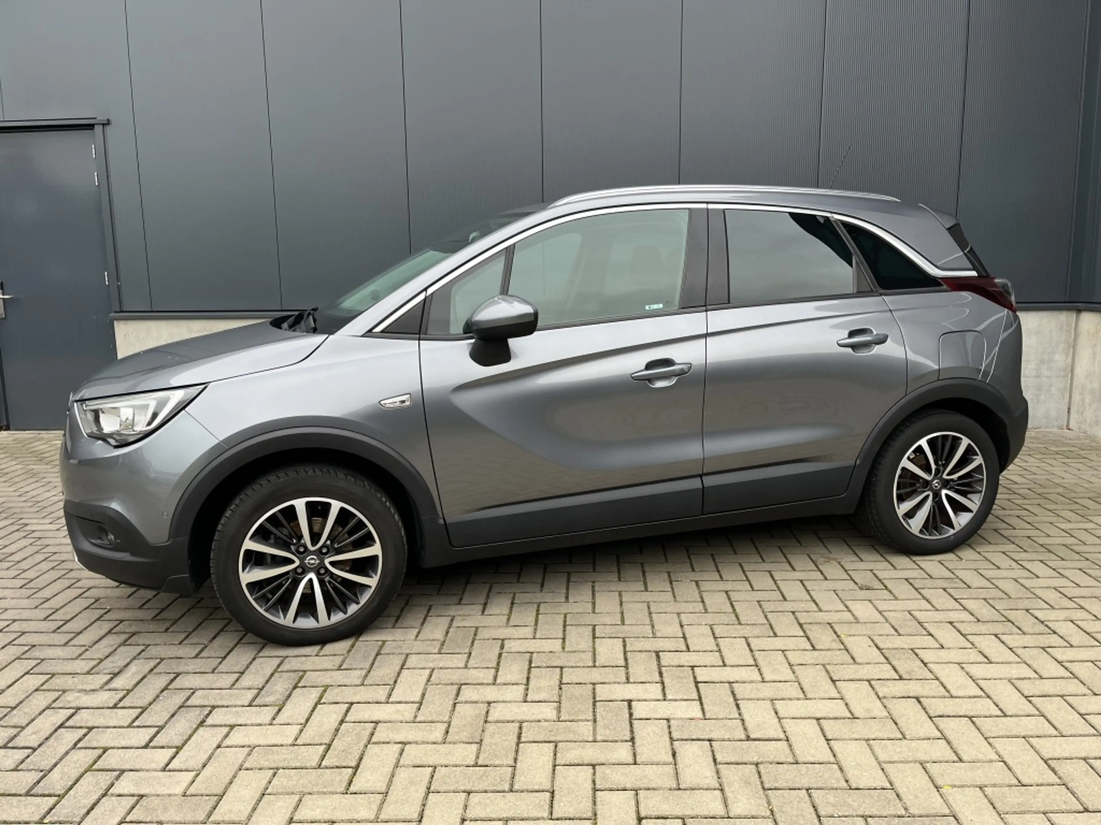 Opel Crossland X 1.2 T. Online Ed. — photo 2