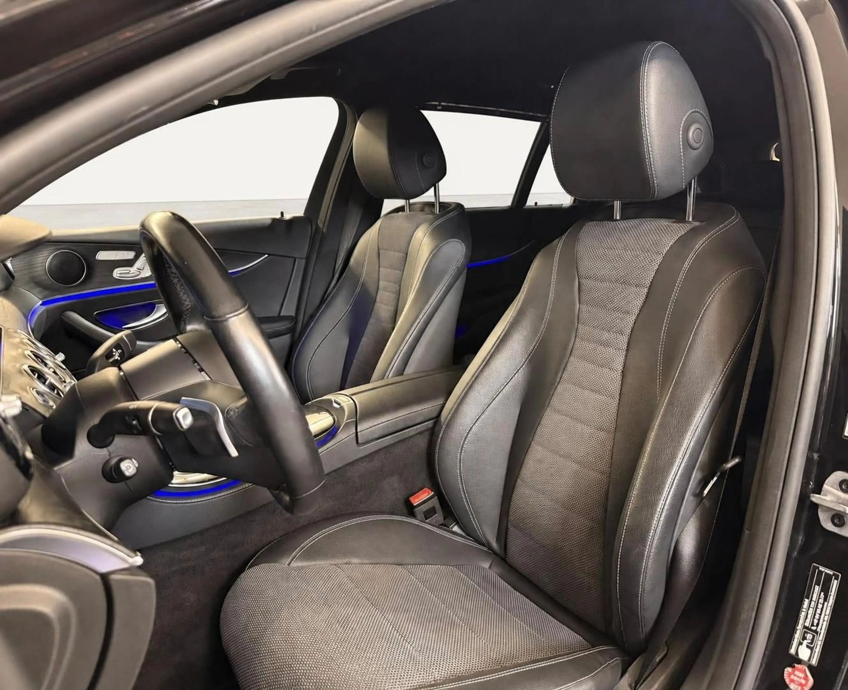 Mercedes-Benz E 300 de AHK/MEMORY/KAMERA/STANDHEIZ./AMBIENTE — photo 11