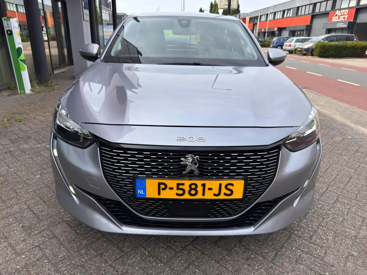 Peugeot e-208 EV Allure 50 kWh / SO91% / Carplay / Camera Gris - 2